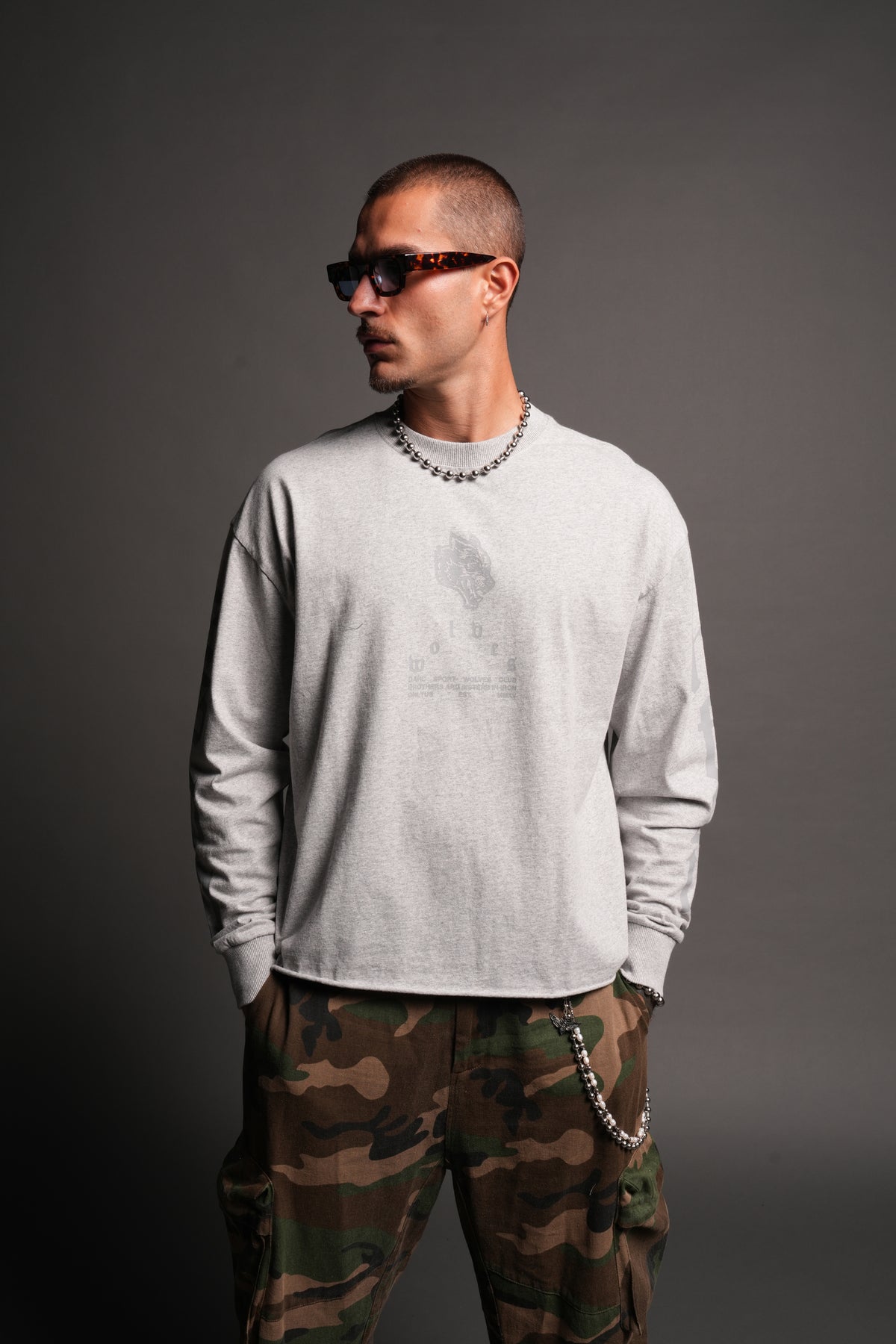 Big Wolf Head Grunge Mid Length Raw Hem Ls Tee In Light Athletic Gray