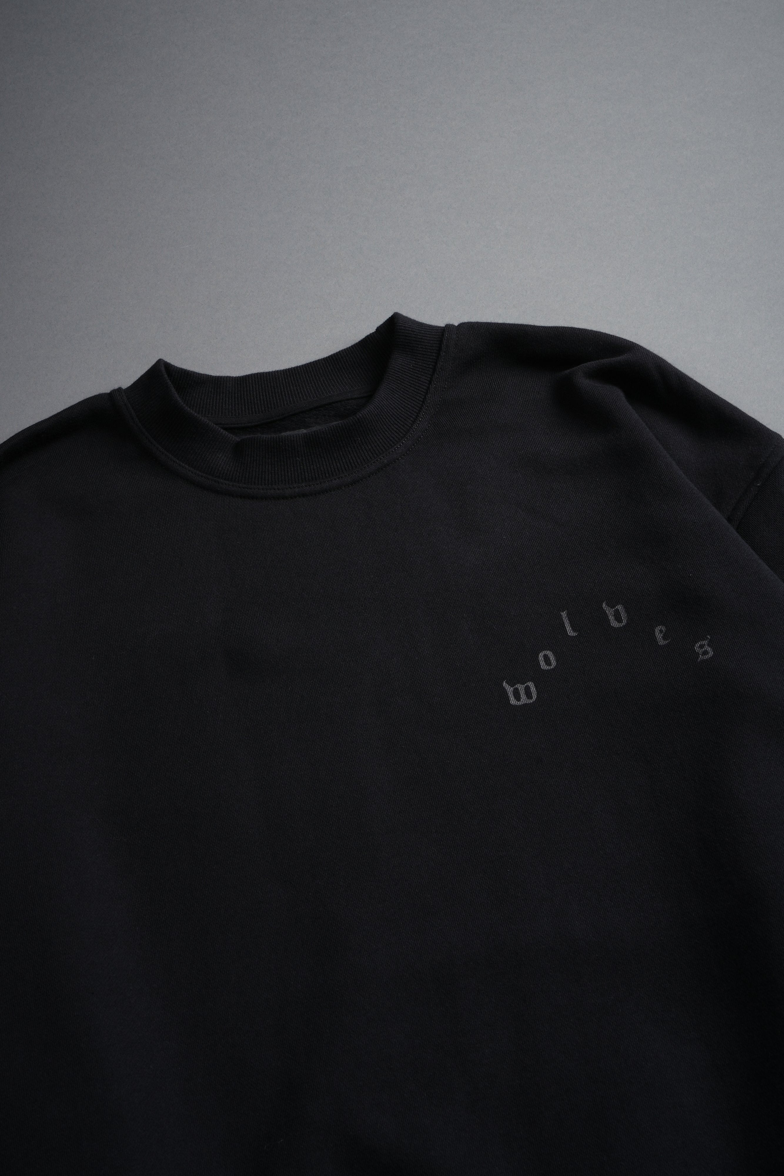 Lineage Frvr London Crewneck in Black