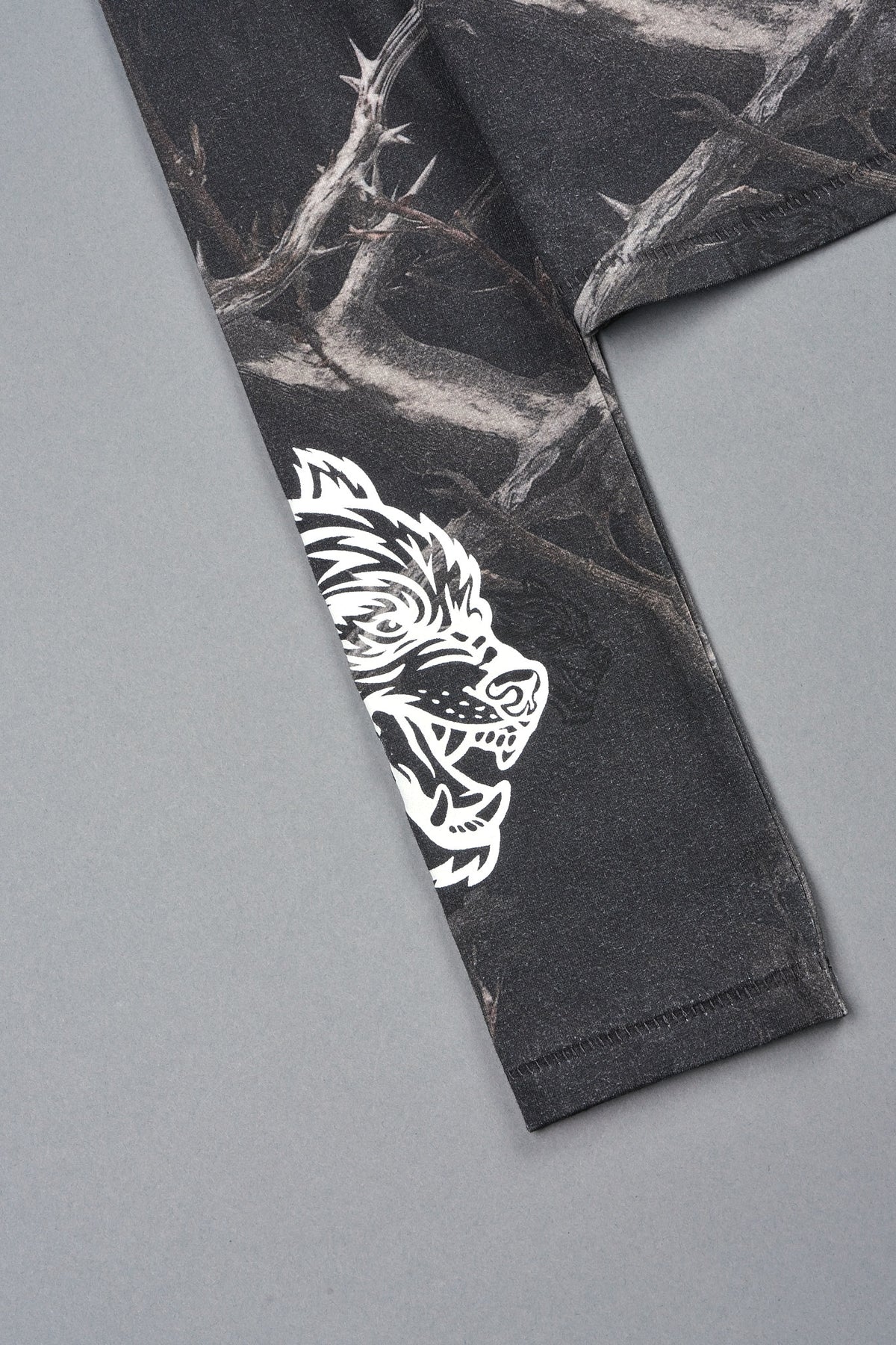 Hesh Chopper Eden Ls Tee In Darc Thorns