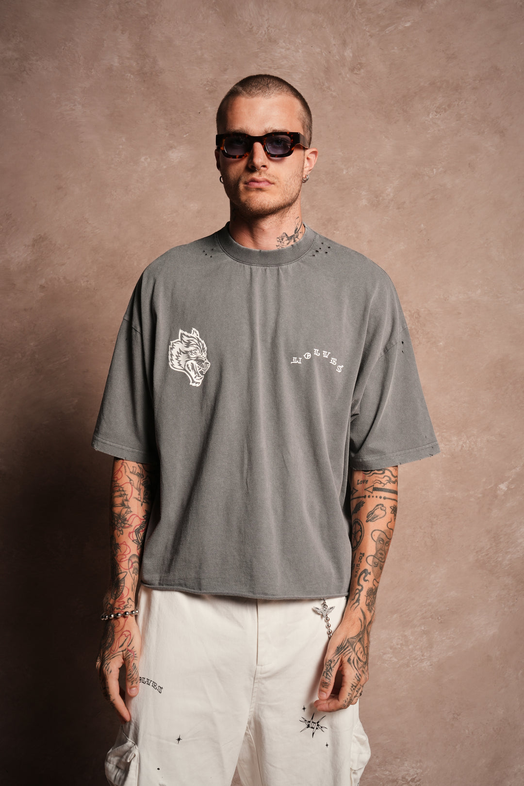 Big Bad Wolf Pyramd Distressed Grunge Box Cut Tee V2 in Slate Gray