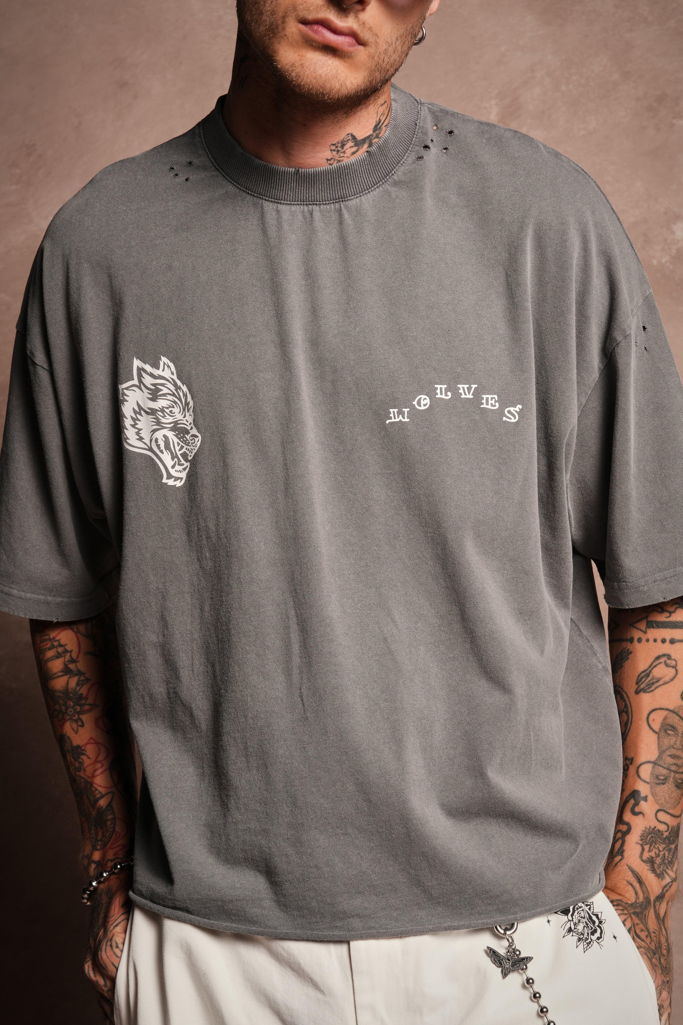 Big Bad Wolf Pyramd Distressed Grunge Box Cut Tee V2 in Slate Gray