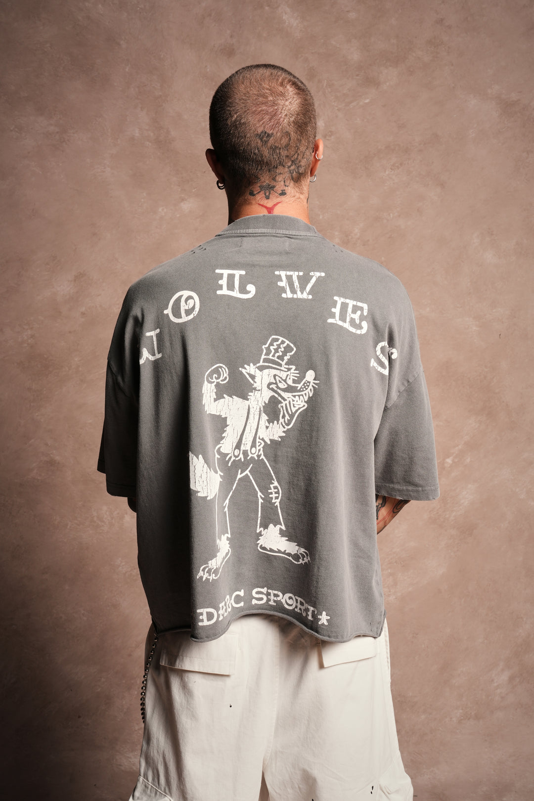 Big Bad Wolf Pyramd Distressed Grunge Box Cut Tee V2 in Slate Gray