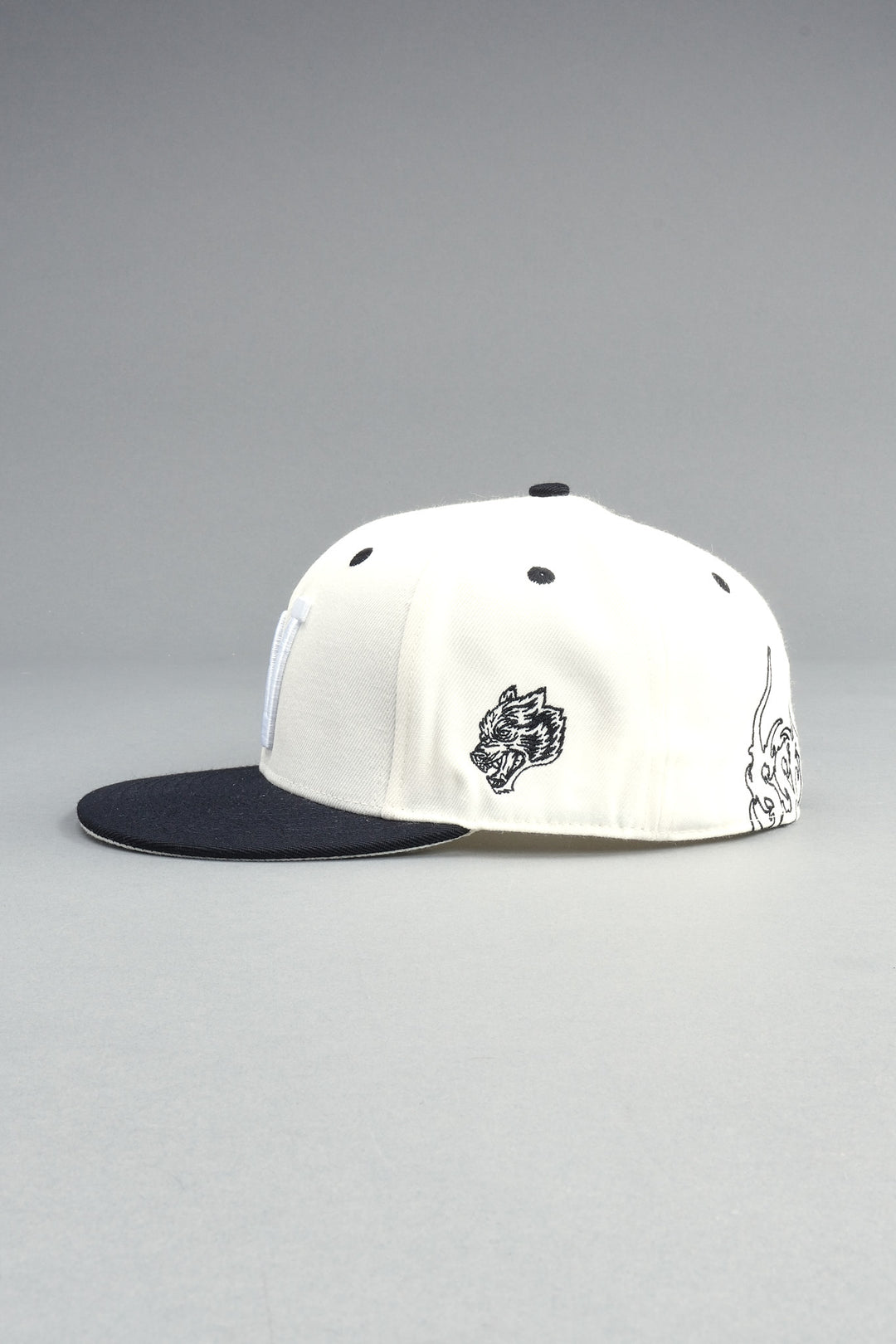 Mantra Fitted Cap In Cream/Black