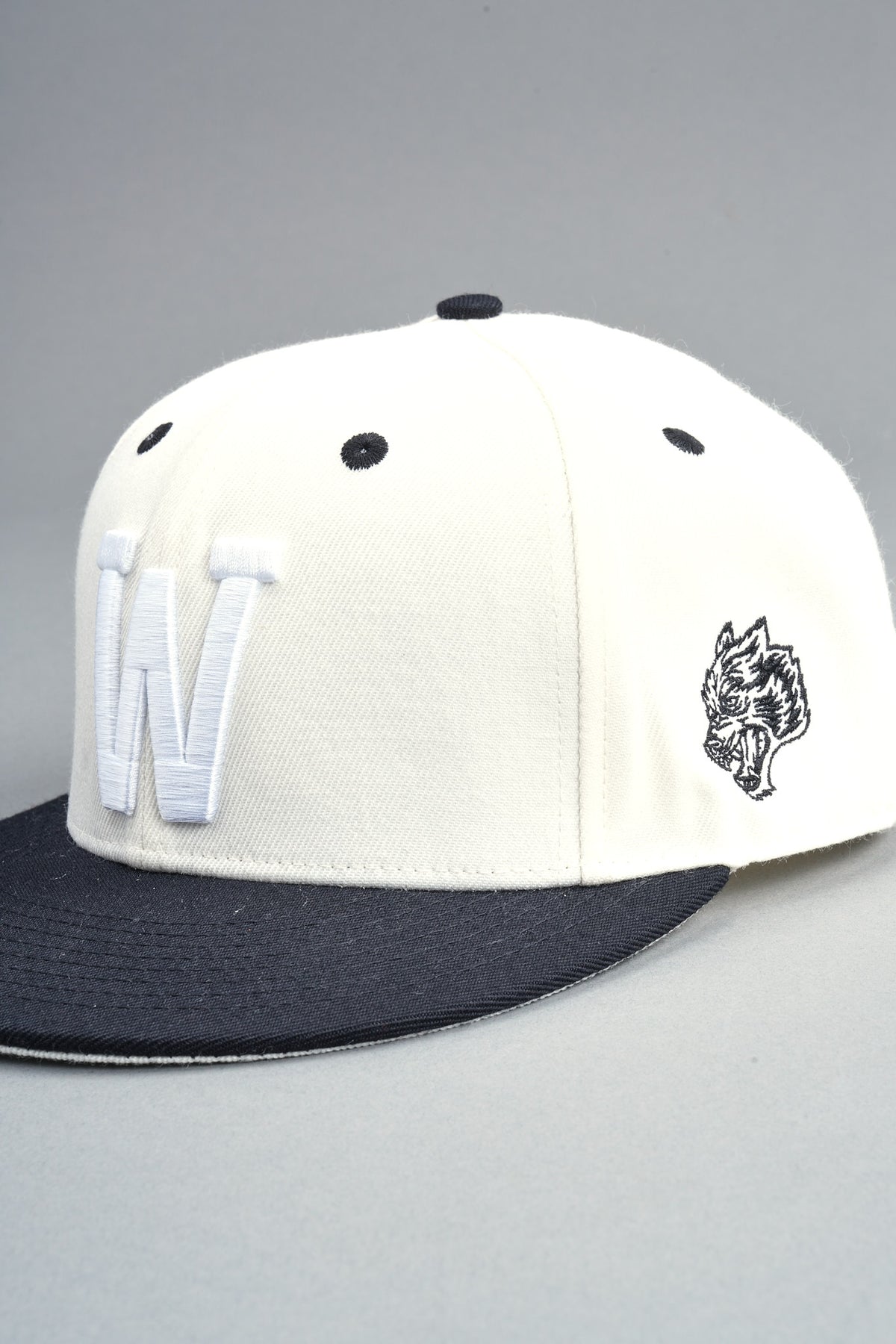 Mantra Fitted Cap In Cream/Black