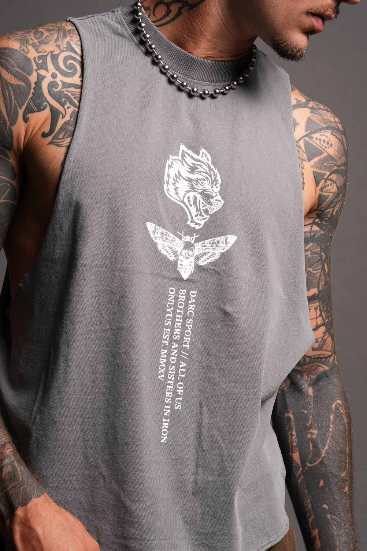 Big Wolf Head Grunge Raw Hem Box Cut Tommy Muscle Tee In Slate Gray
