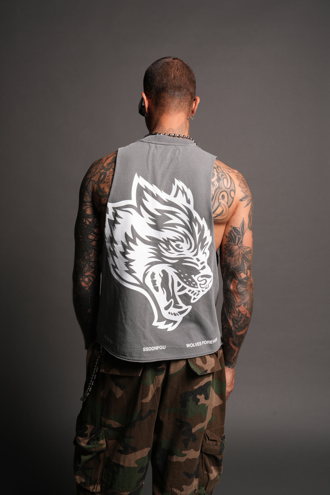 Big Wolf Head Grunge Raw Hem Box Cut Tommy Muscle Tee In Slate Gray
