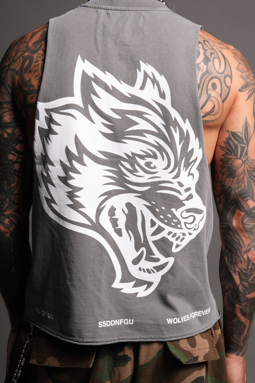 Big Wolf Head Grunge Raw Hem Box Cut Tommy Muscle Tee In Slate Gray