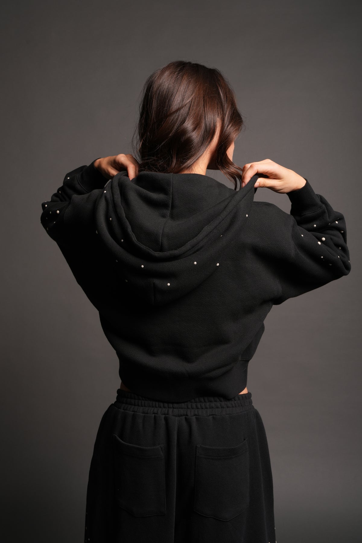 She Pearls Premium Sage Cropped Hoodie In Black