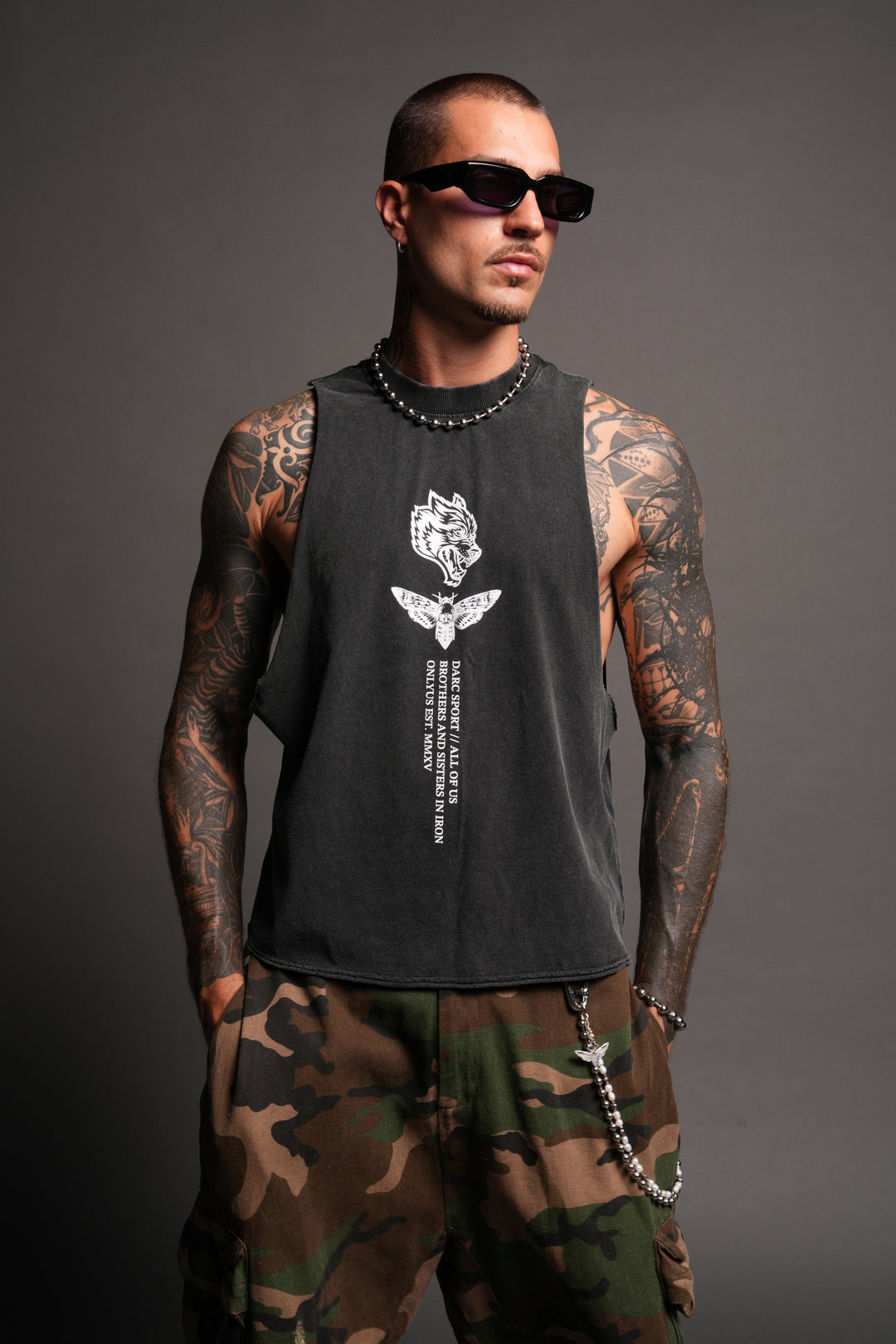 Big Wolf Head Grunge Raw Hem Box Cut Tommy Muscle Tee In Black