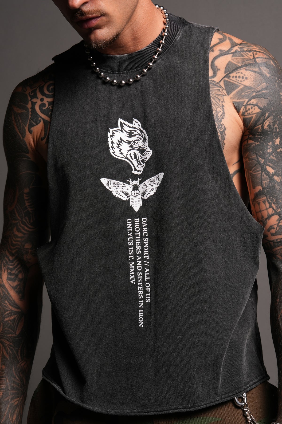 Big Wolf Head Grunge Raw Hem Box Cut Tommy Muscle Tee In Black