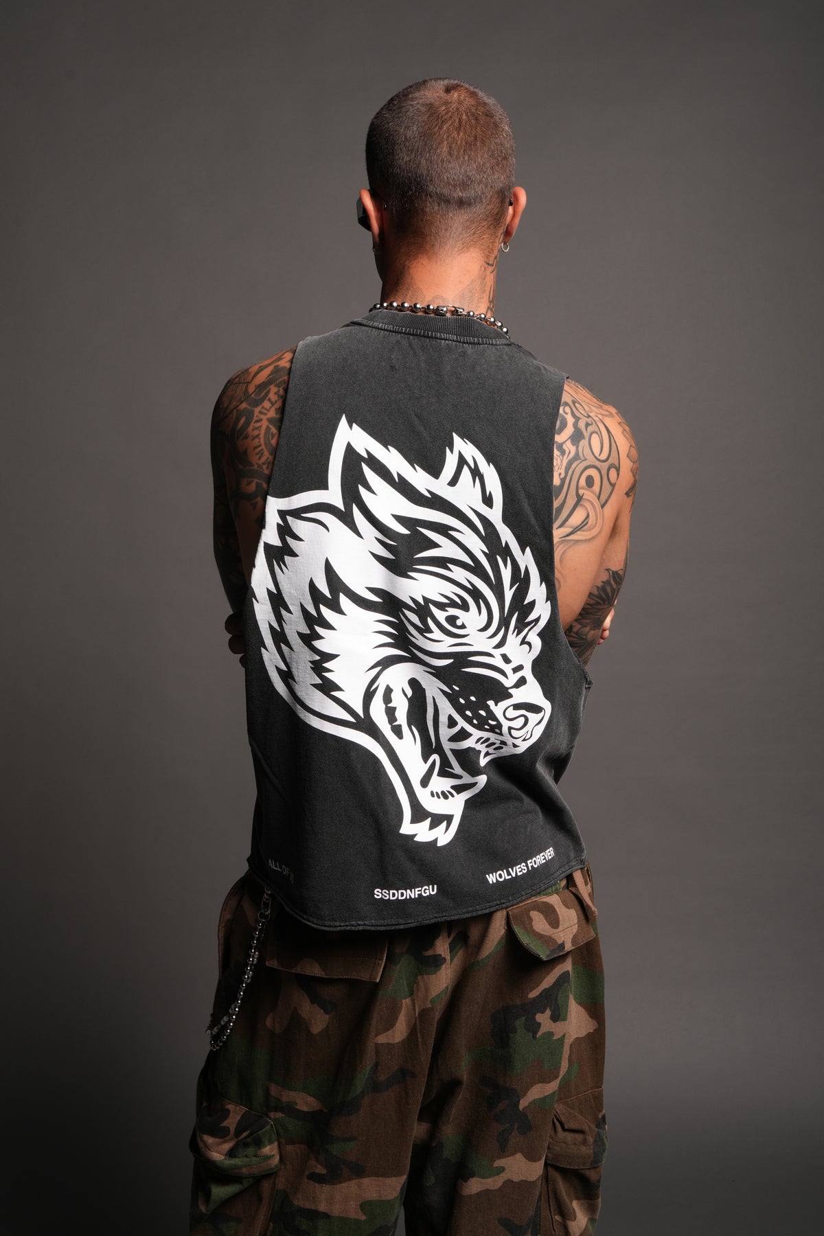 Big Wolf Head Grunge Raw Hem Box Cut Tommy Muscle Tee In Black