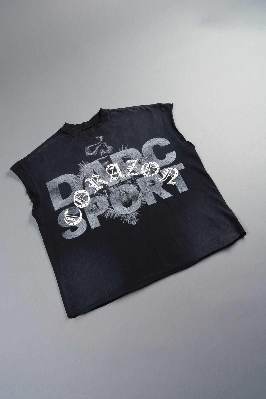 Ds Corazon Grunge Cut-Off Tee In Black Sun Fade