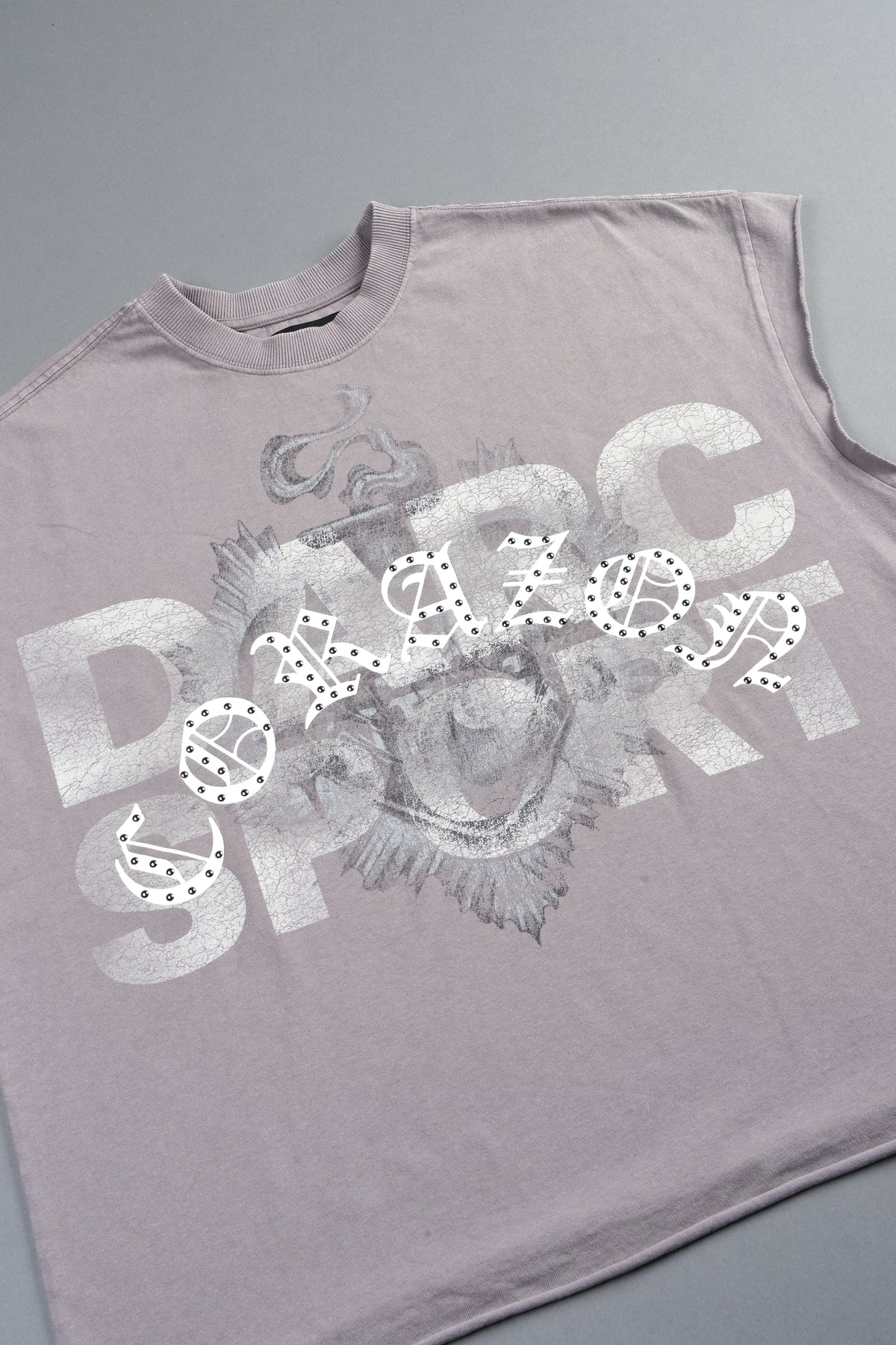 Ds Corazon Grunge Cut-Off Tee In Pale Gray
