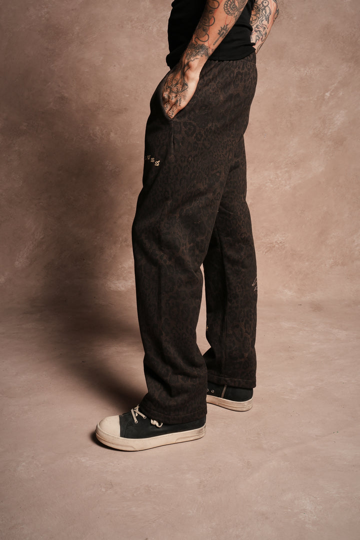 Mickey Mouse Pyramid Bigelow Sweat Pants in Darc Brown Leopard