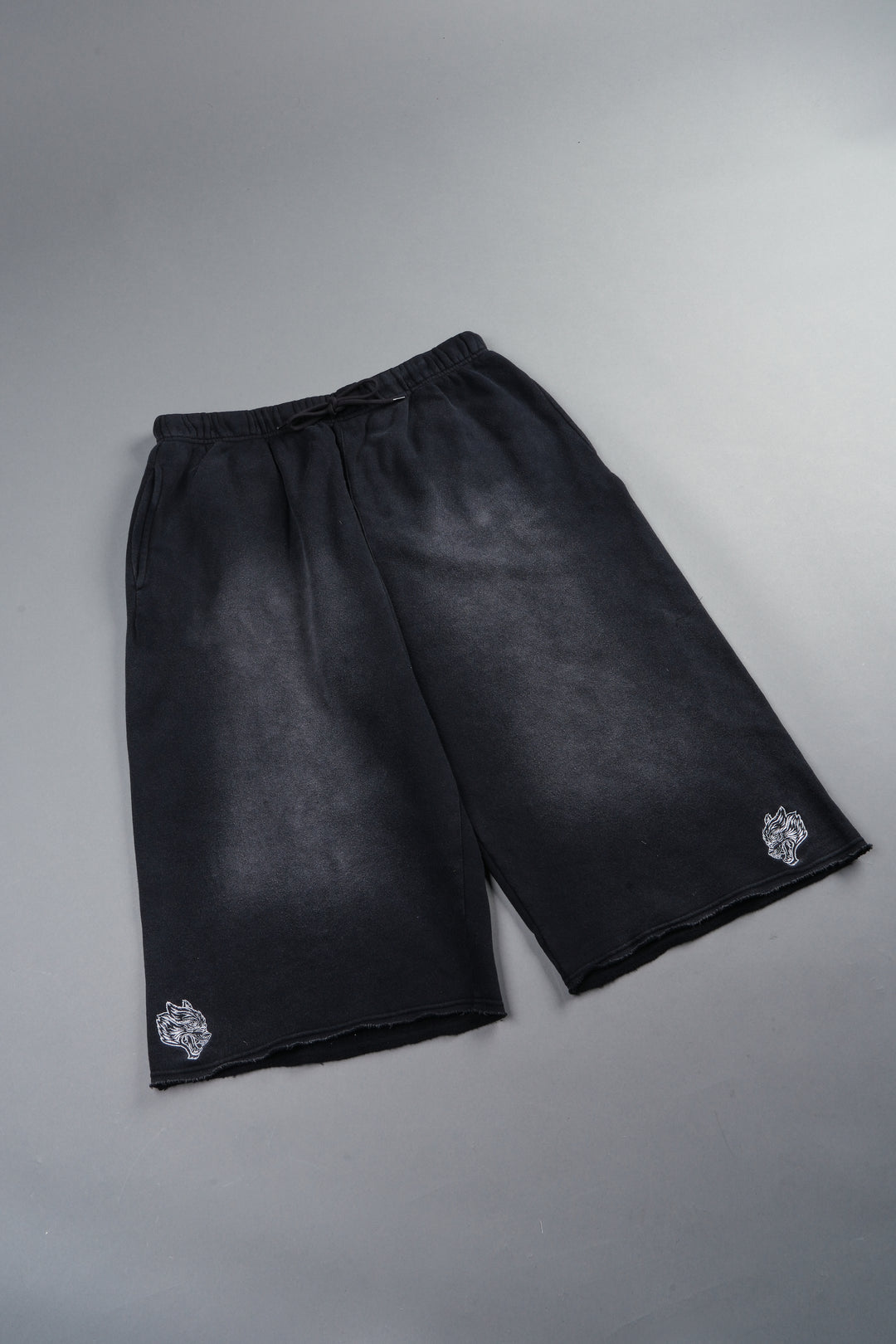 Dual Wolf Capri Sweat Pants In Black Super Sun Fade