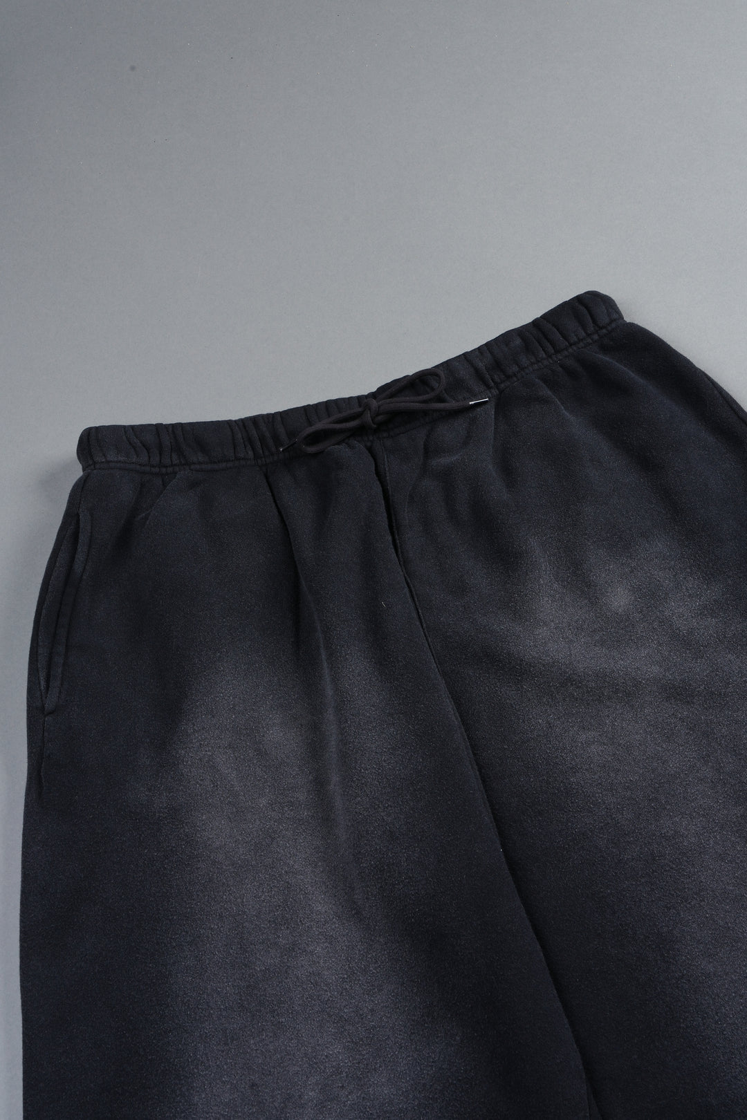 Dual Wolf Capri Sweat Pants In Black Super Sun Fade