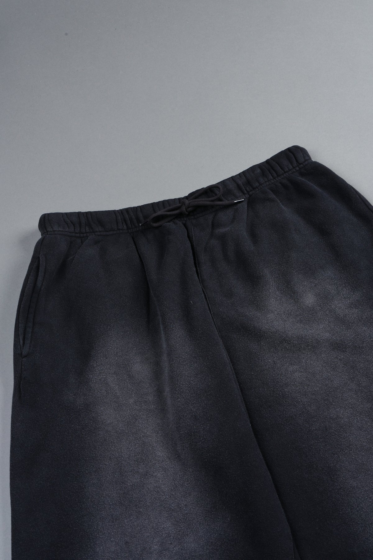 Dual Wolf Capri Sweat Pants In Black Super Sun Fade