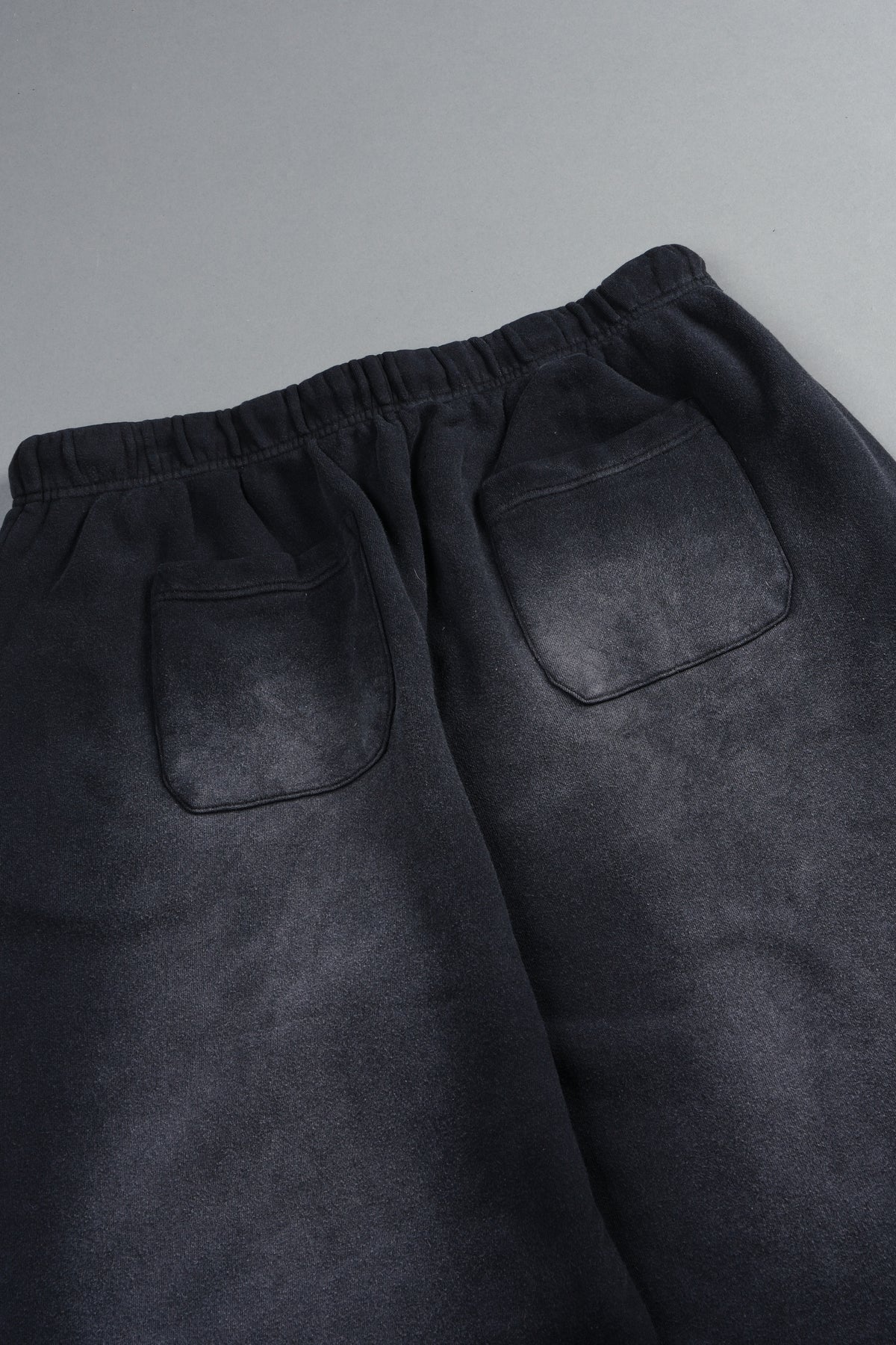 Dual Wolf Capri Sweat Pants In Black Super Sun Fade