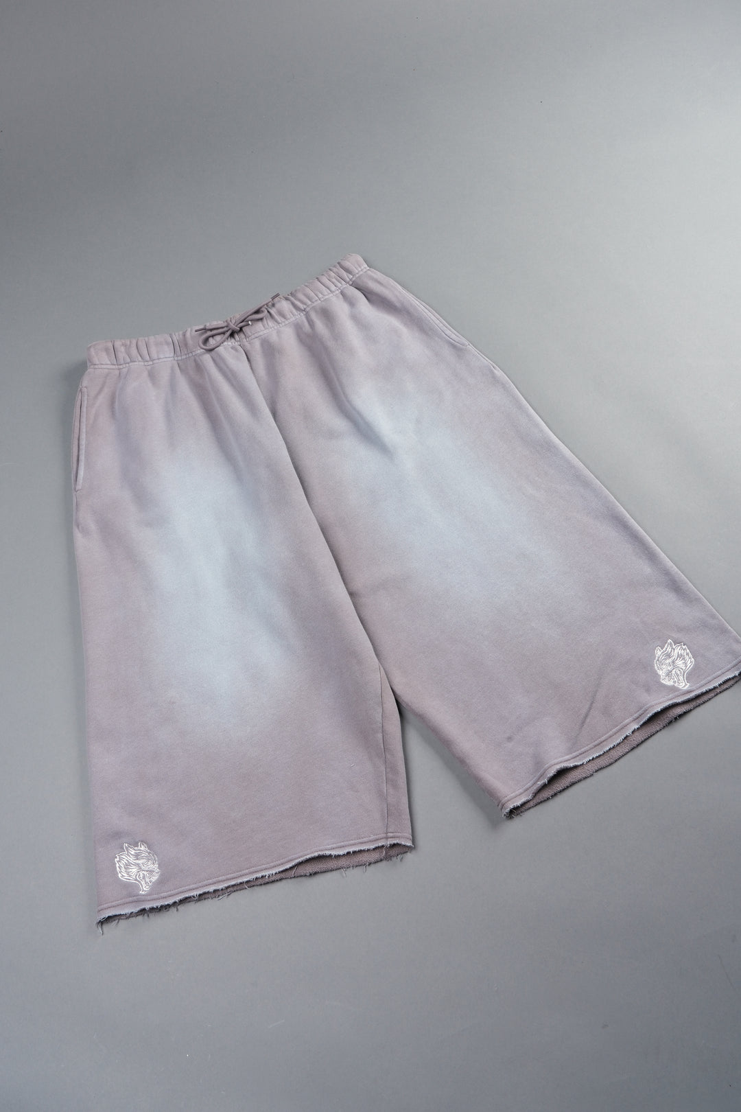 Dual Wolf Capri Sweat Pants In Pale Gray Super Sun Fade