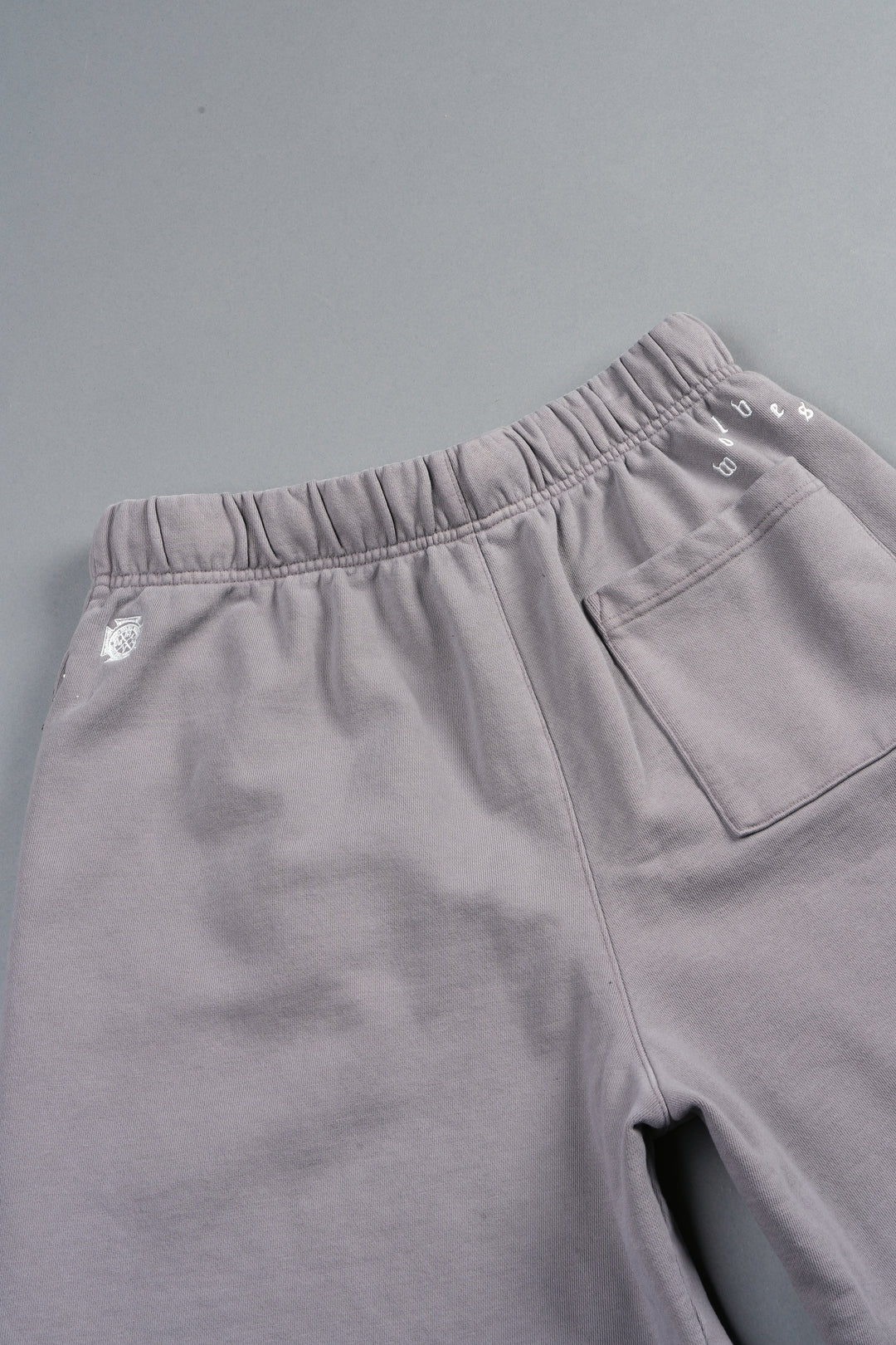 Stud Muerto Grunge Oversized Raw Hem Post Lounge Sweat Shorts In Pale Gray