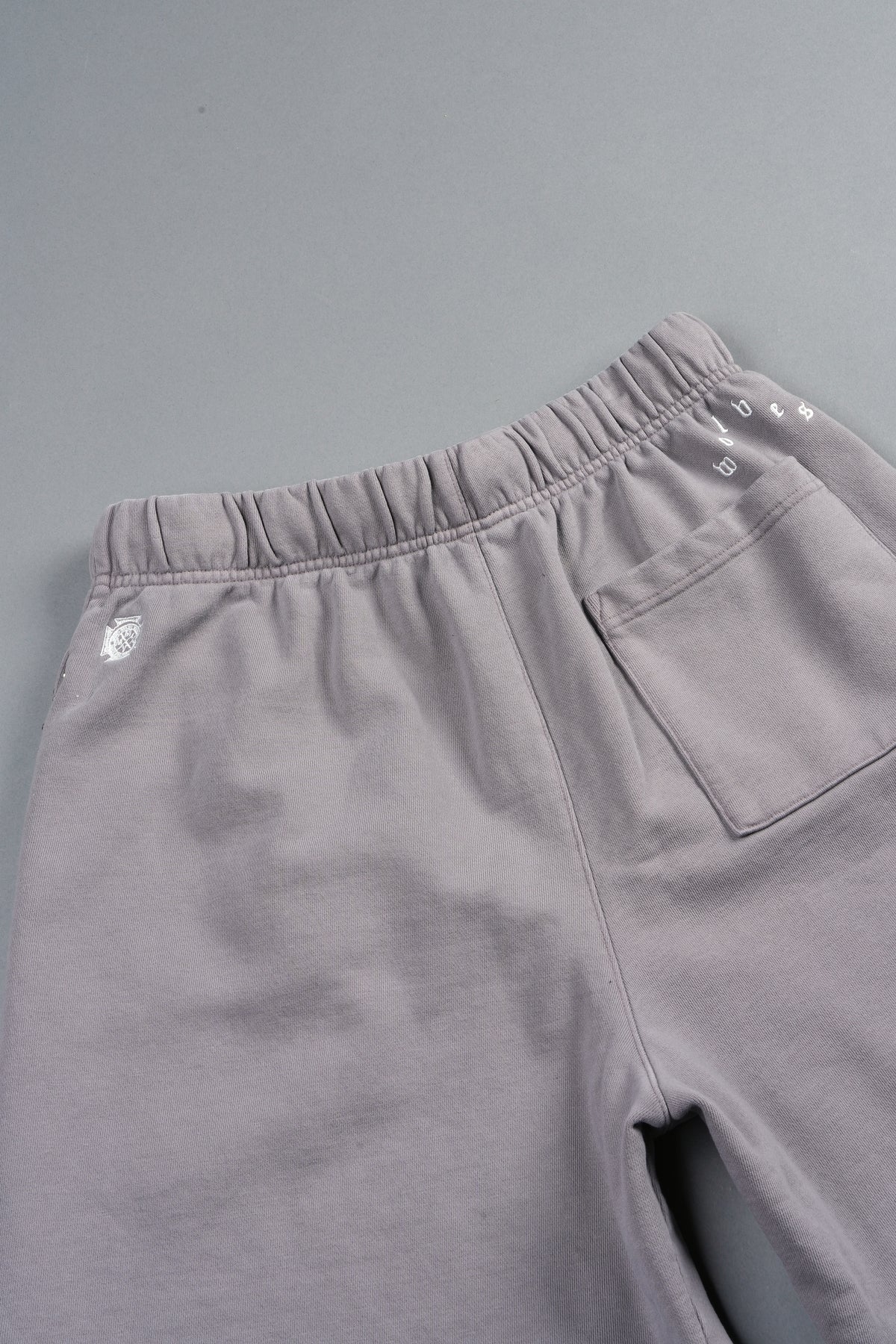 Stud Muerto Grunge Oversized Raw Hem Post Lounge Sweat Shorts In Pale Gray