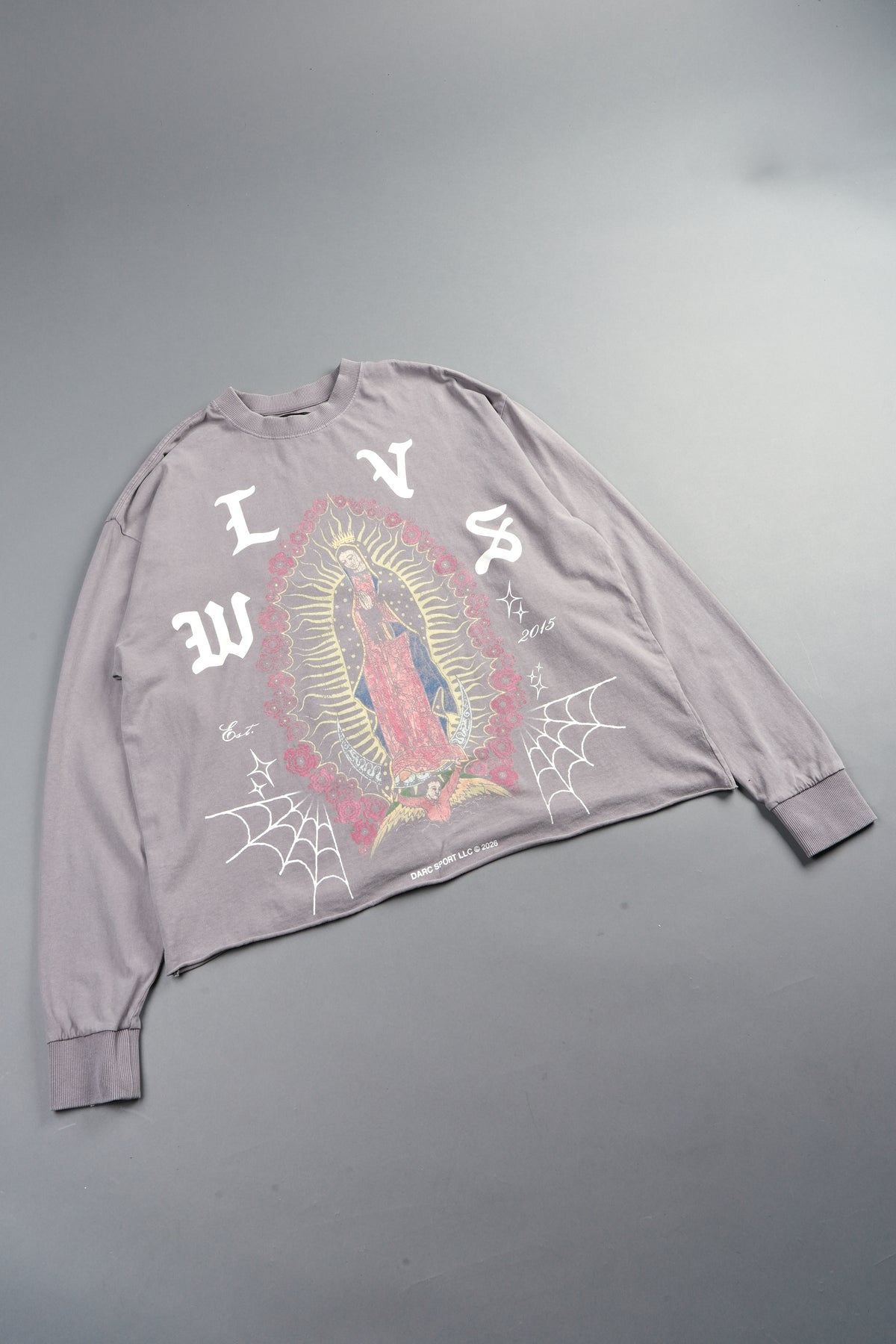 Dama De Las Rosas Grunge Mid Length Raw Hem Ls Tee In Pale Gray
