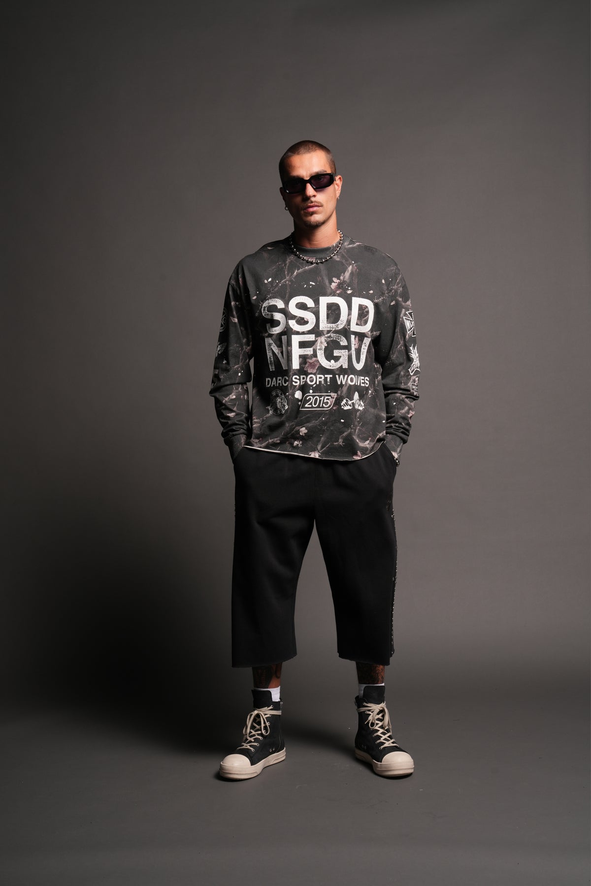 Club Core Grunge Mid Length Raw Hem Ls Tee In All Of Us Camo