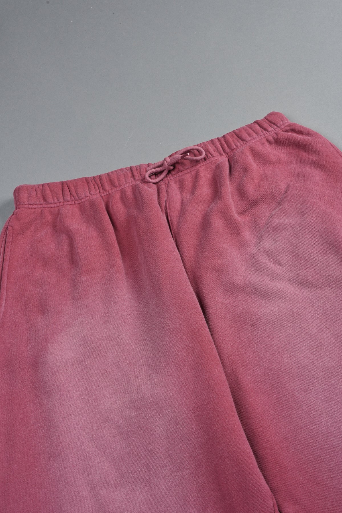 Dual Wolf Capri Sweat Pants In Cherry Red Super Sun Fade