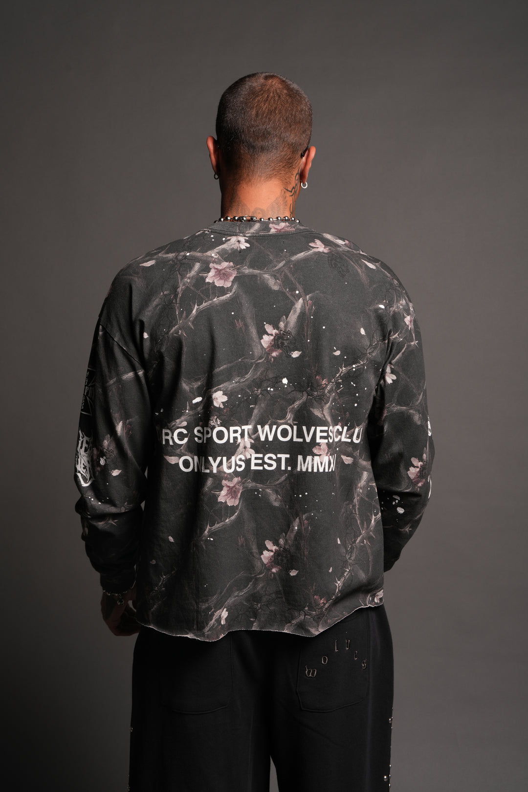 Club Core Grunge Mid Length Raw Hem Ls Tee In All Of Us Camo