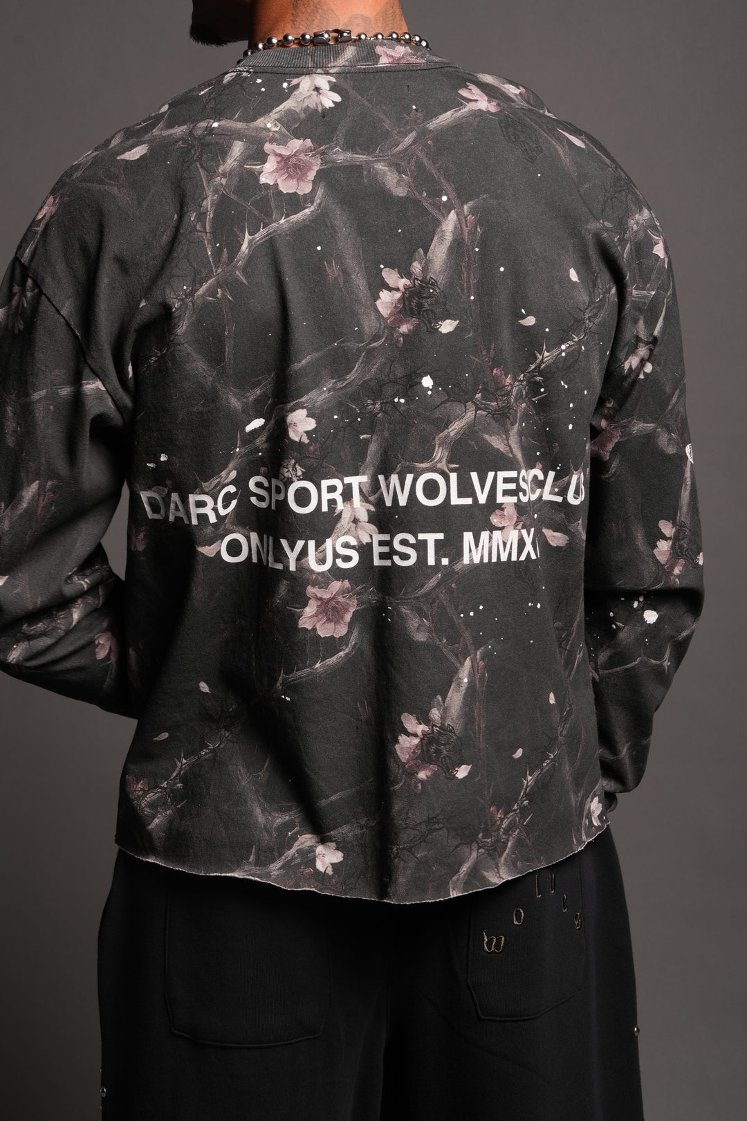 Club Core Grunge Mid Length Raw Hem Ls Tee In All Of Us Camo