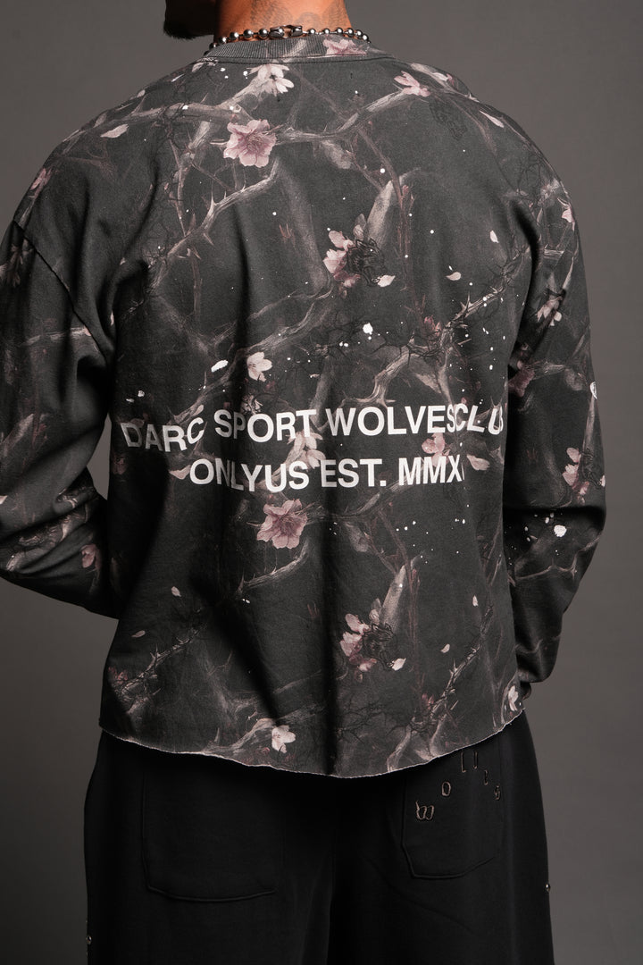 Club Core Grunge Mid Length Raw Hem Ls Tee In All Of Us Camo
