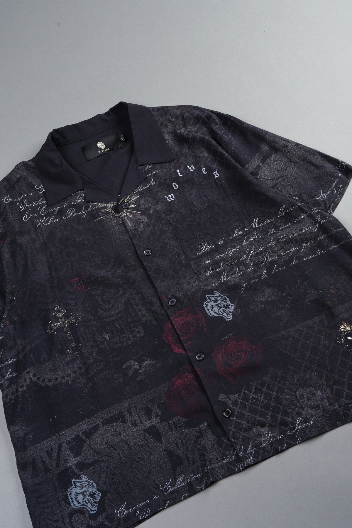 Wolves Pyramid Romero Mid Length Button Up In Rosas Del Corazon