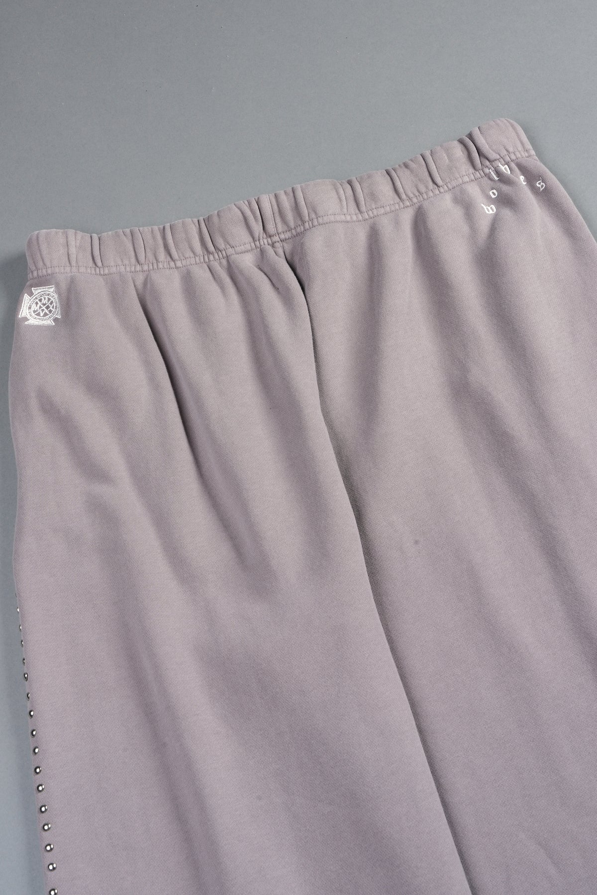 Stud Muerto Baggier Bigelow Sweat Pants In Pale Gray