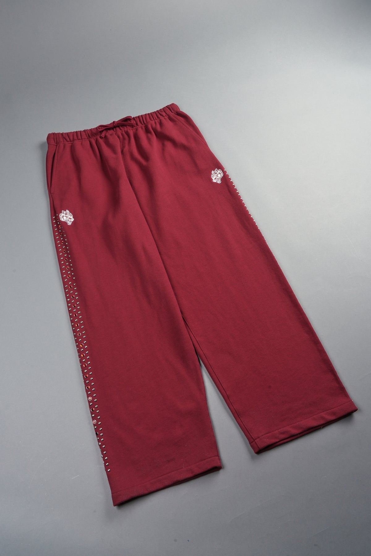 Stud Muerto Baggier Bigelow Sweat Pants In Cherry Red