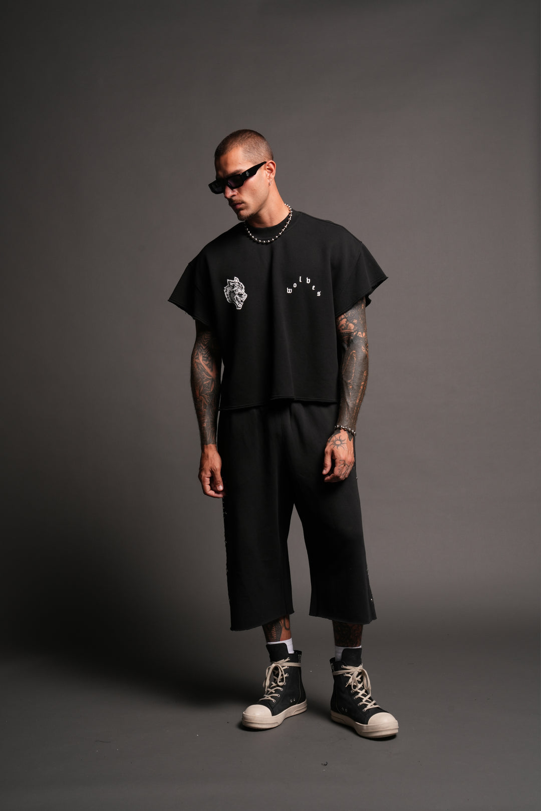Wolf Pyramid Raw Hem Box Cut Cap Sleeve London Crewneck In Black