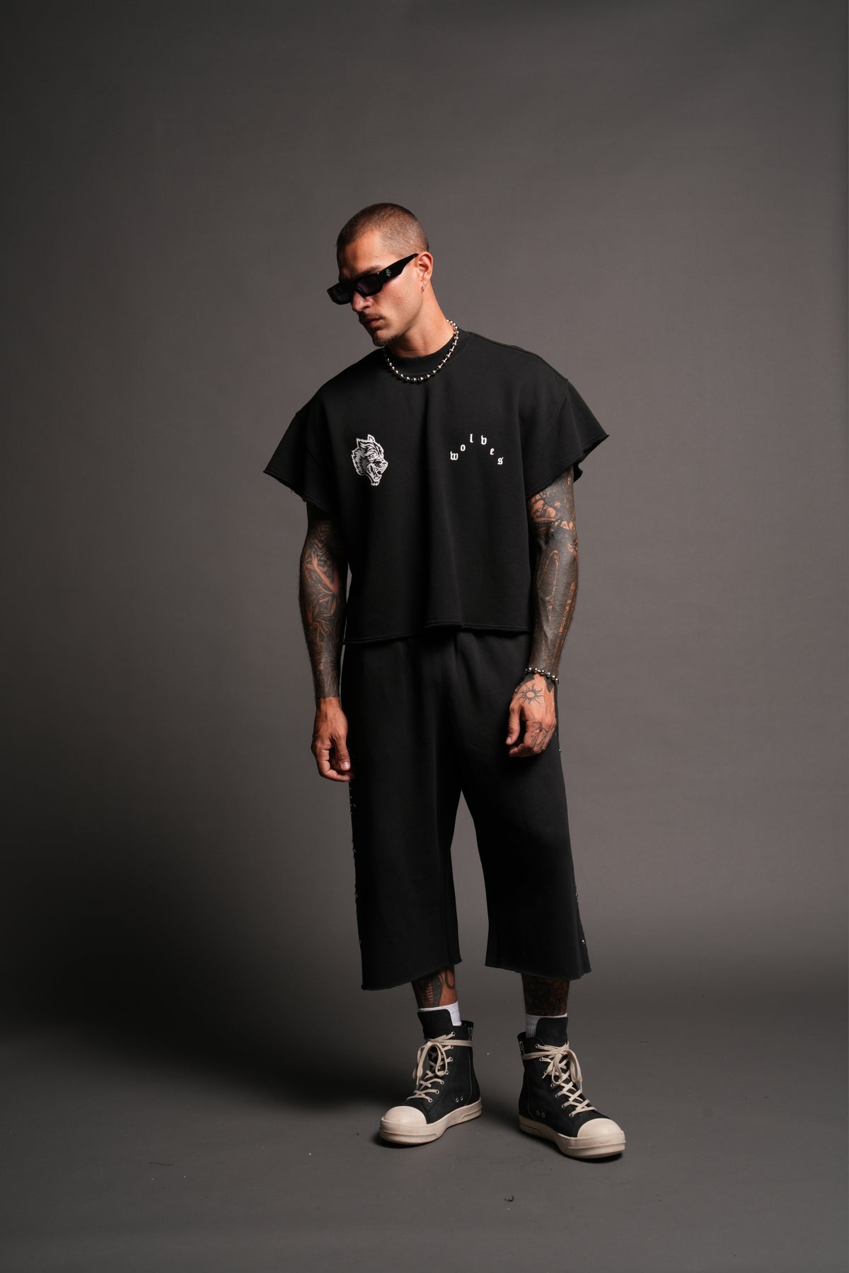 Wolf Pyramid Raw Hem Box Cut Cap Sleeve London Crewneck In Black