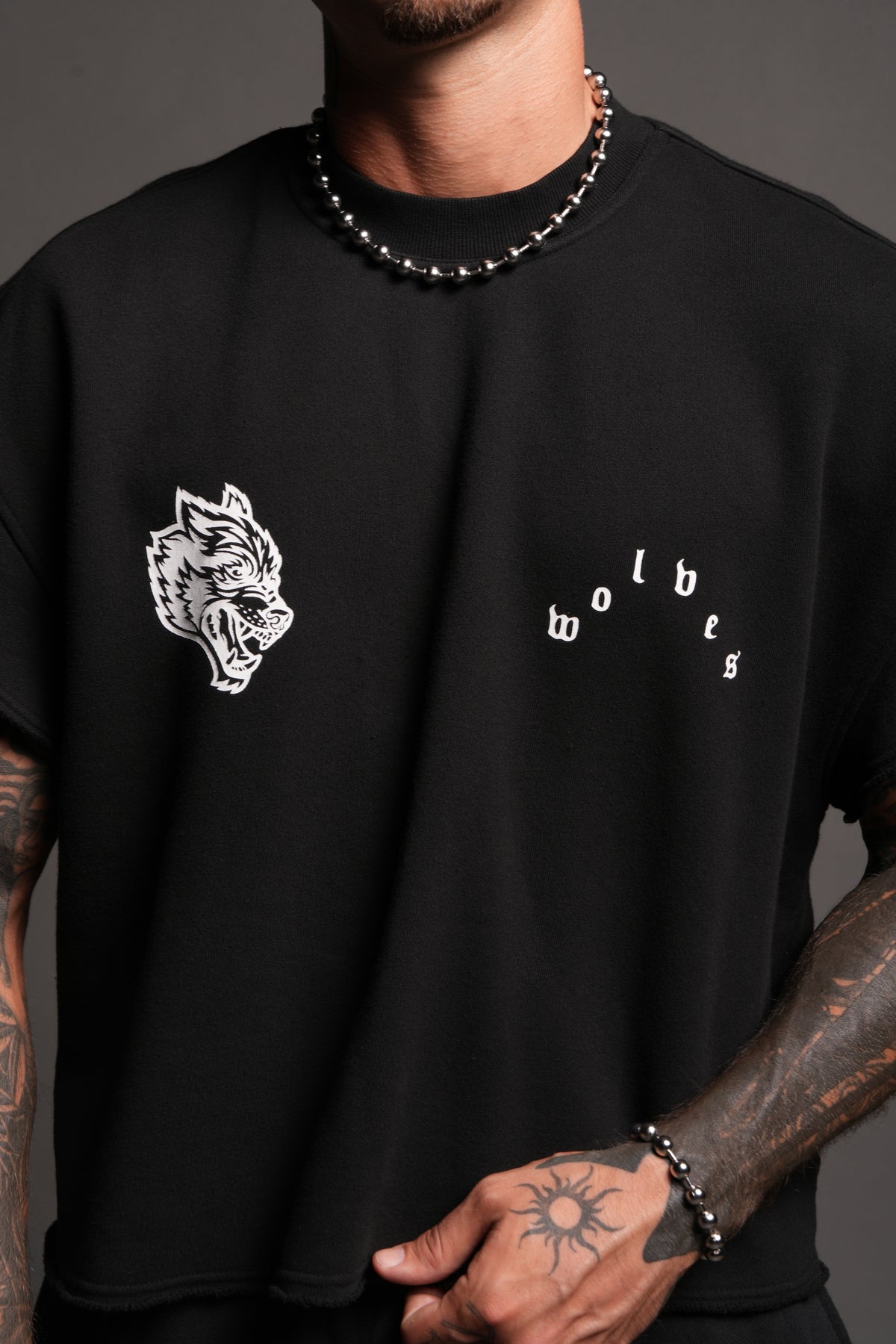 Wolf Pyramid Raw Hem Box Cut Cap Sleeve London Crewneck In Black