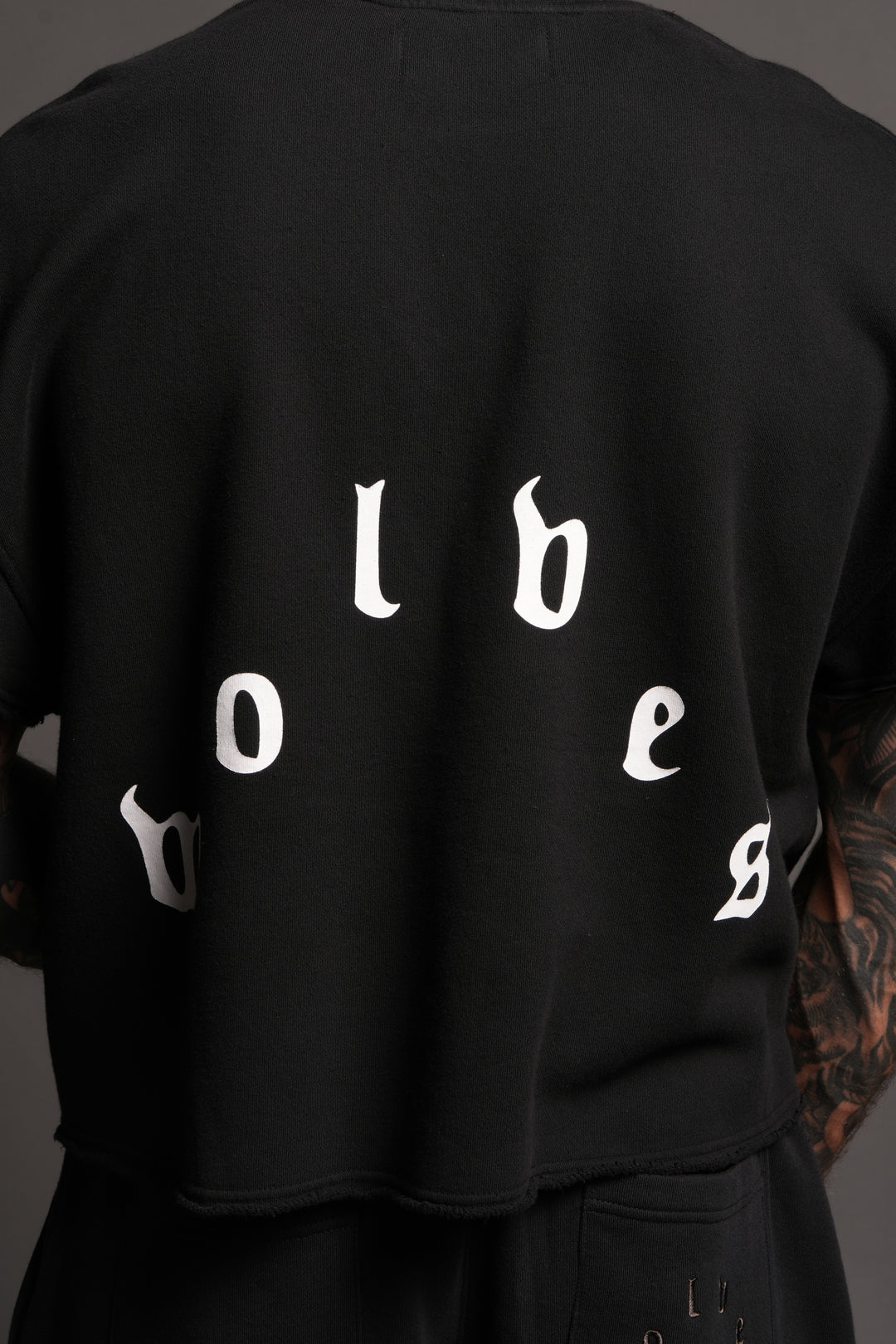 Wolf Pyramid Raw Hem Box Cut Cap Sleeve London Crewneck In Black