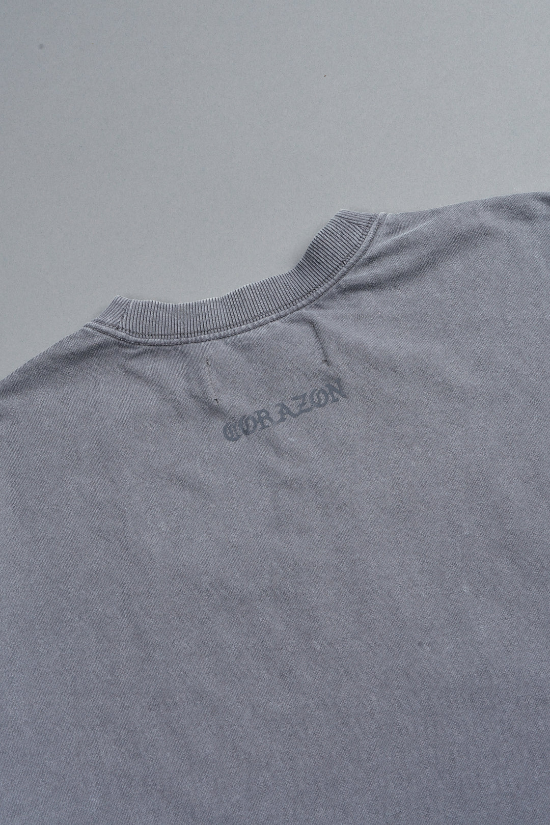 El Rosario Grunge Raw Hem Box Cut Tee In Slate Gray