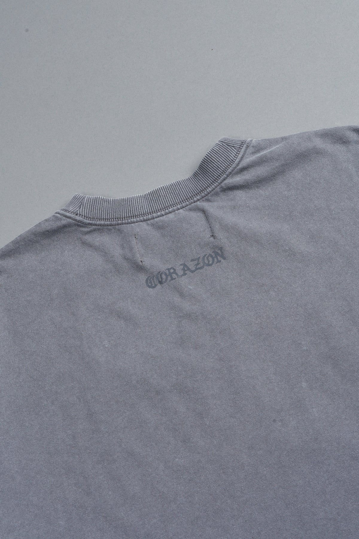 El Rosario Grunge Raw Hem Box Cut Tee In Slate Gray