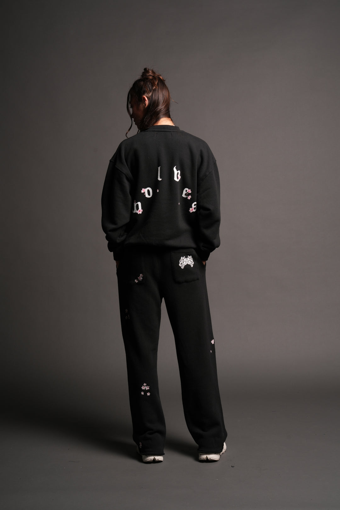 Sakura Pyramid Premium London Crewneck In Black