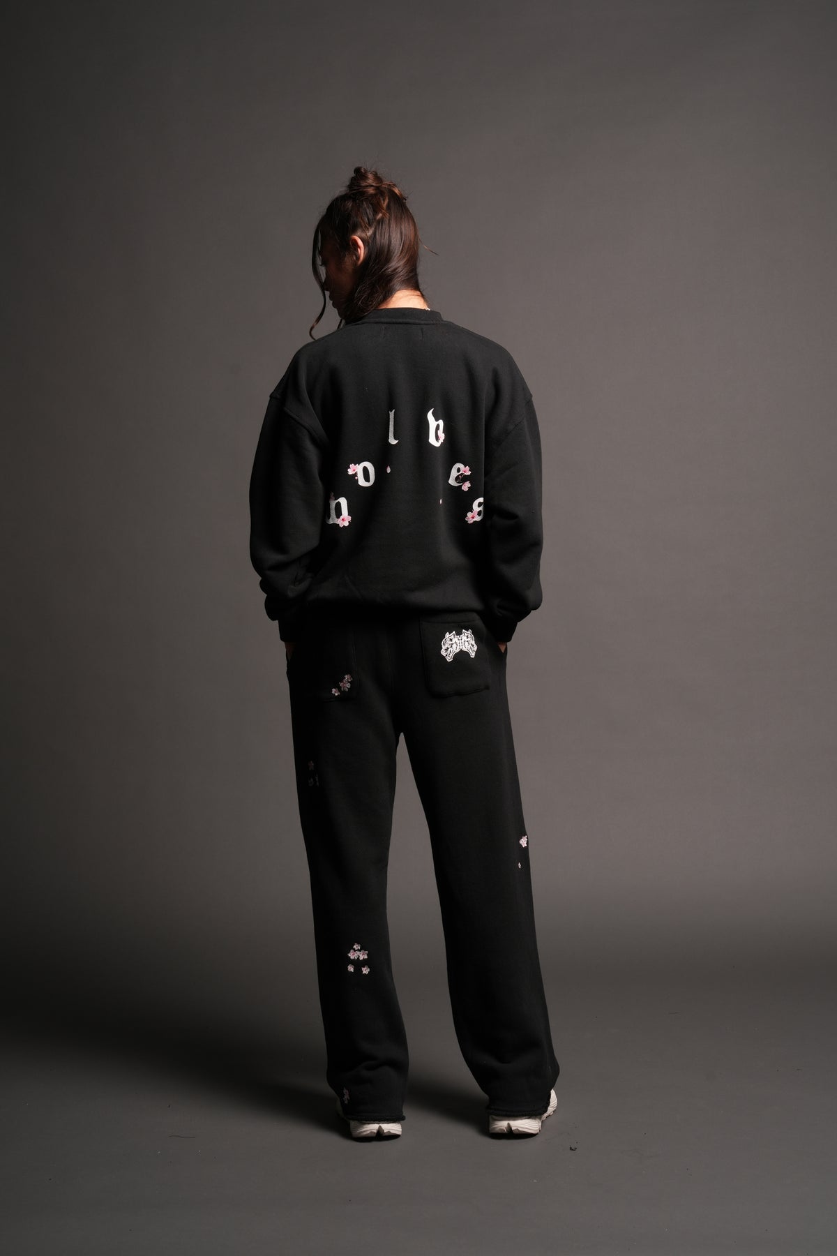 Sakura Pyramid Premium London Crewneck In Black