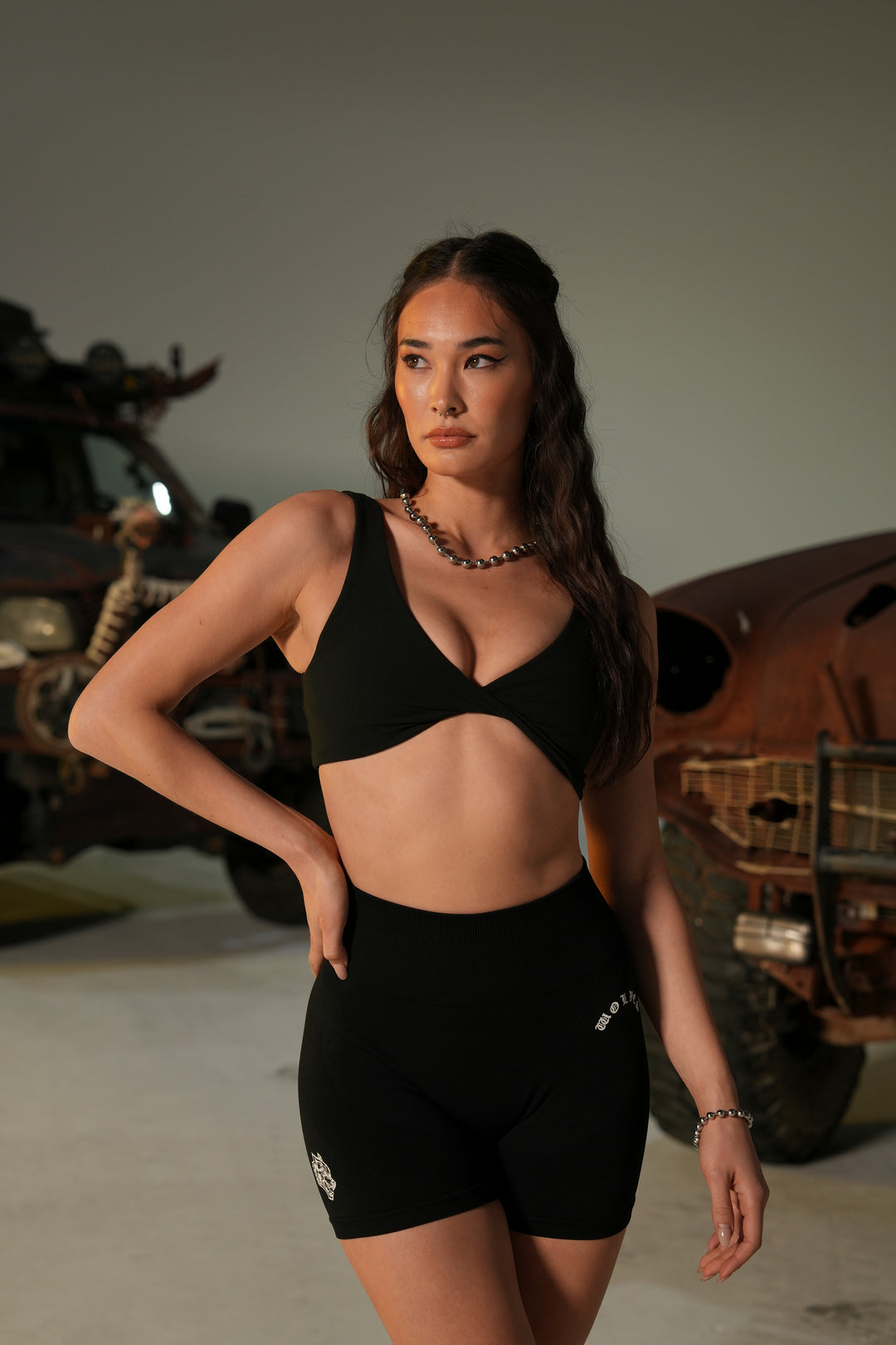 Single Wolf "Twist" Energy Bra in Black