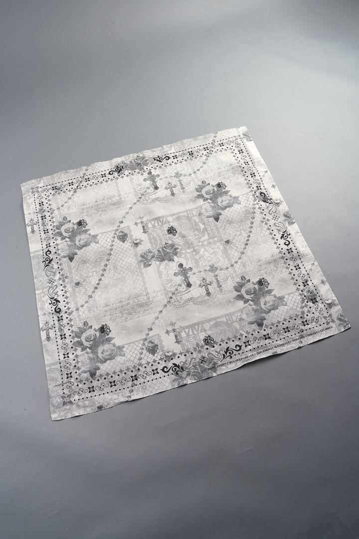 Wolves Pyramid Babushka Scarf In Ceniza Y Rosas
