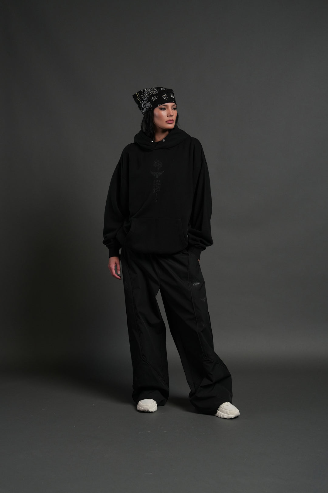 Akaza "Side-By-Side" Pierce Hoodie in Black