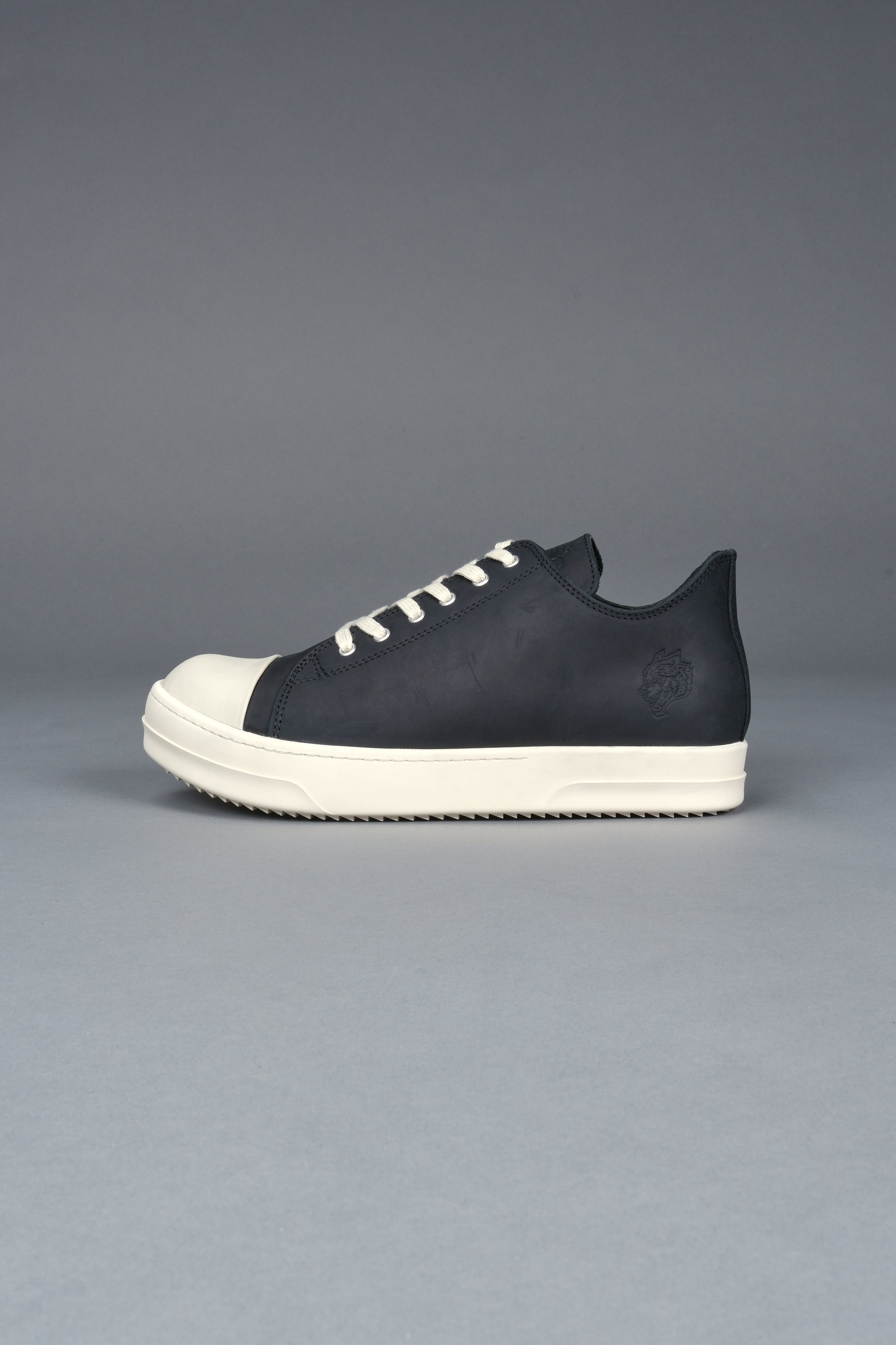 Venice Low Top Shoe in Black/Cream