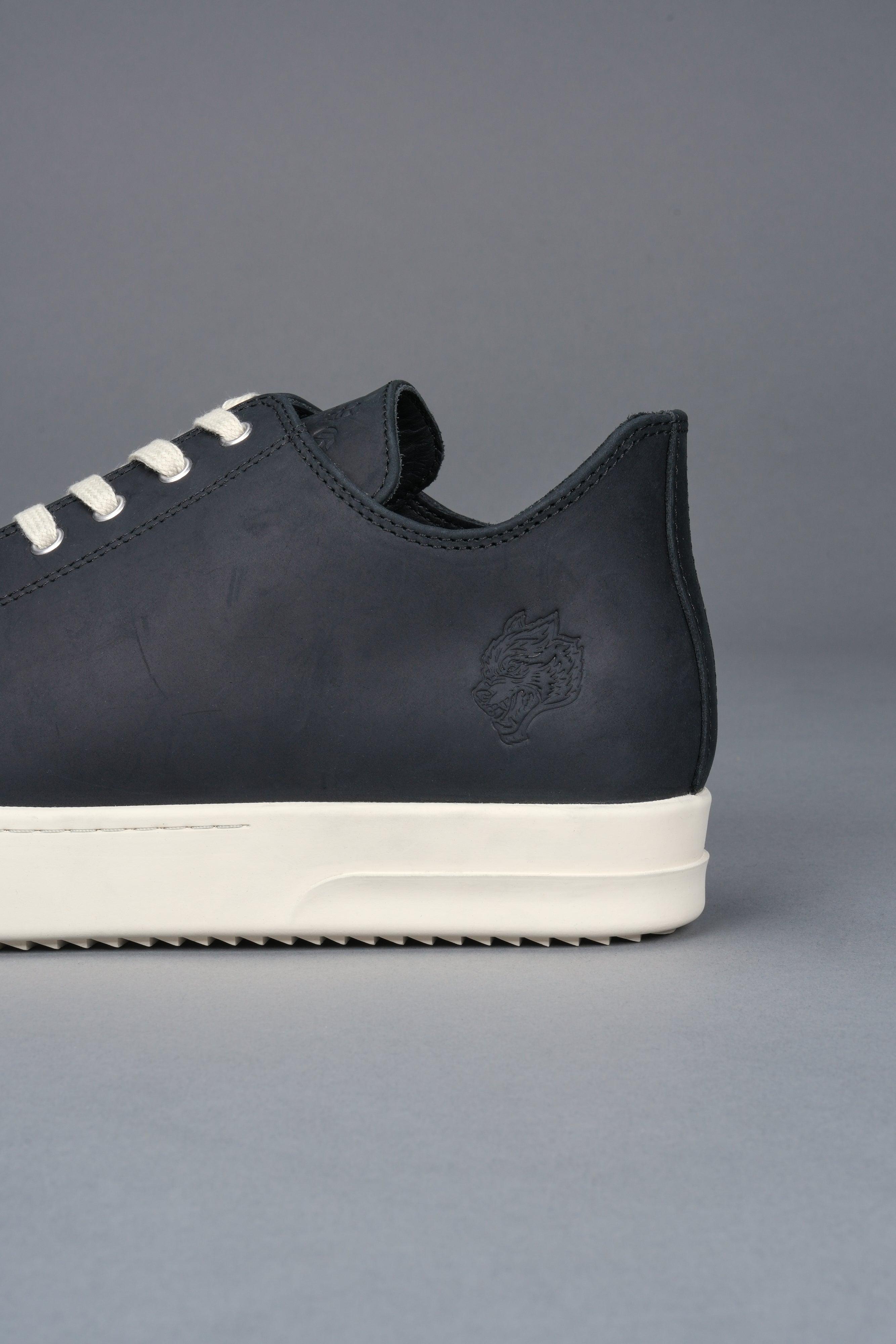Venice Low Top Shoe in Black/Cream