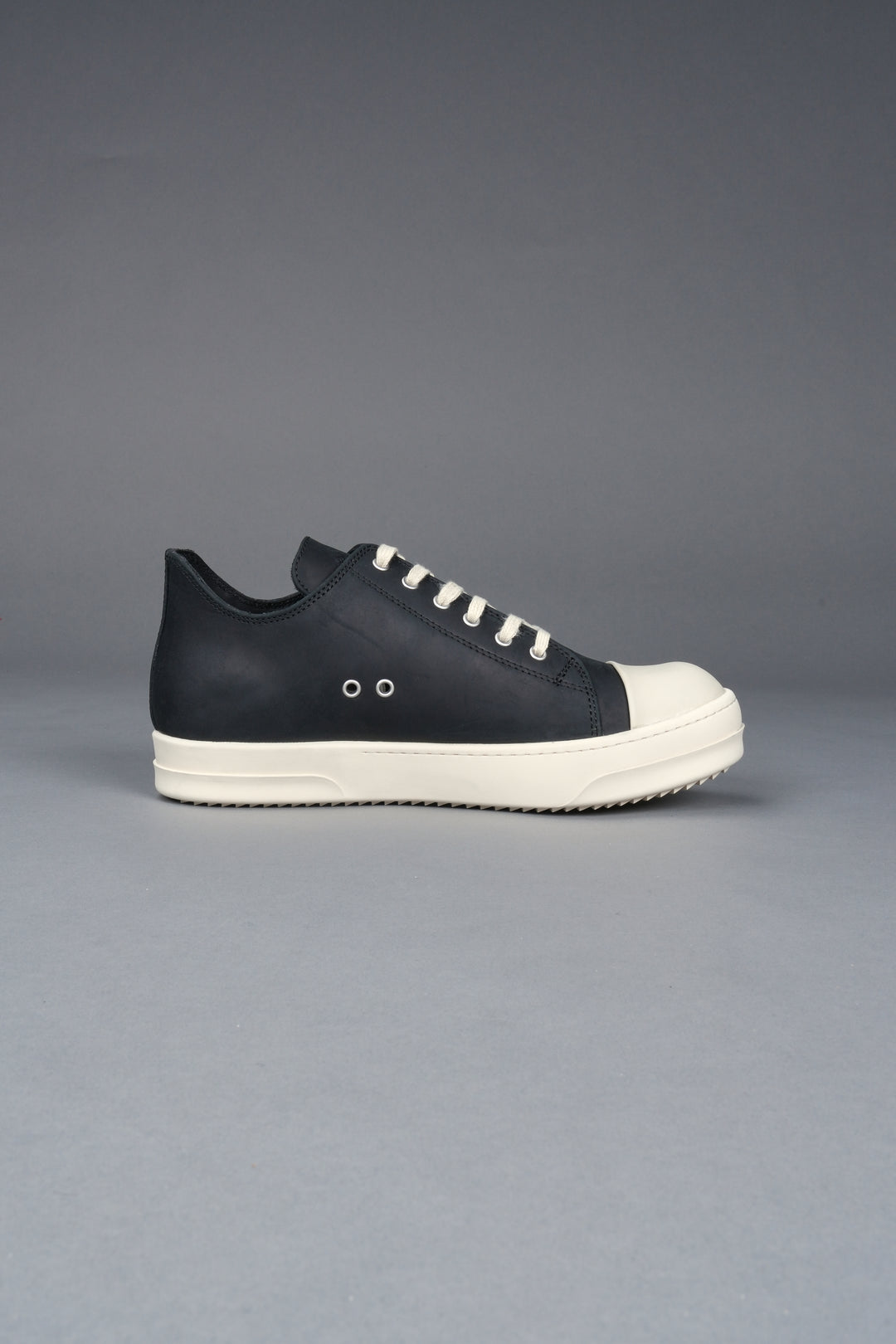 Venice Low Top Shoe in Black/Cream