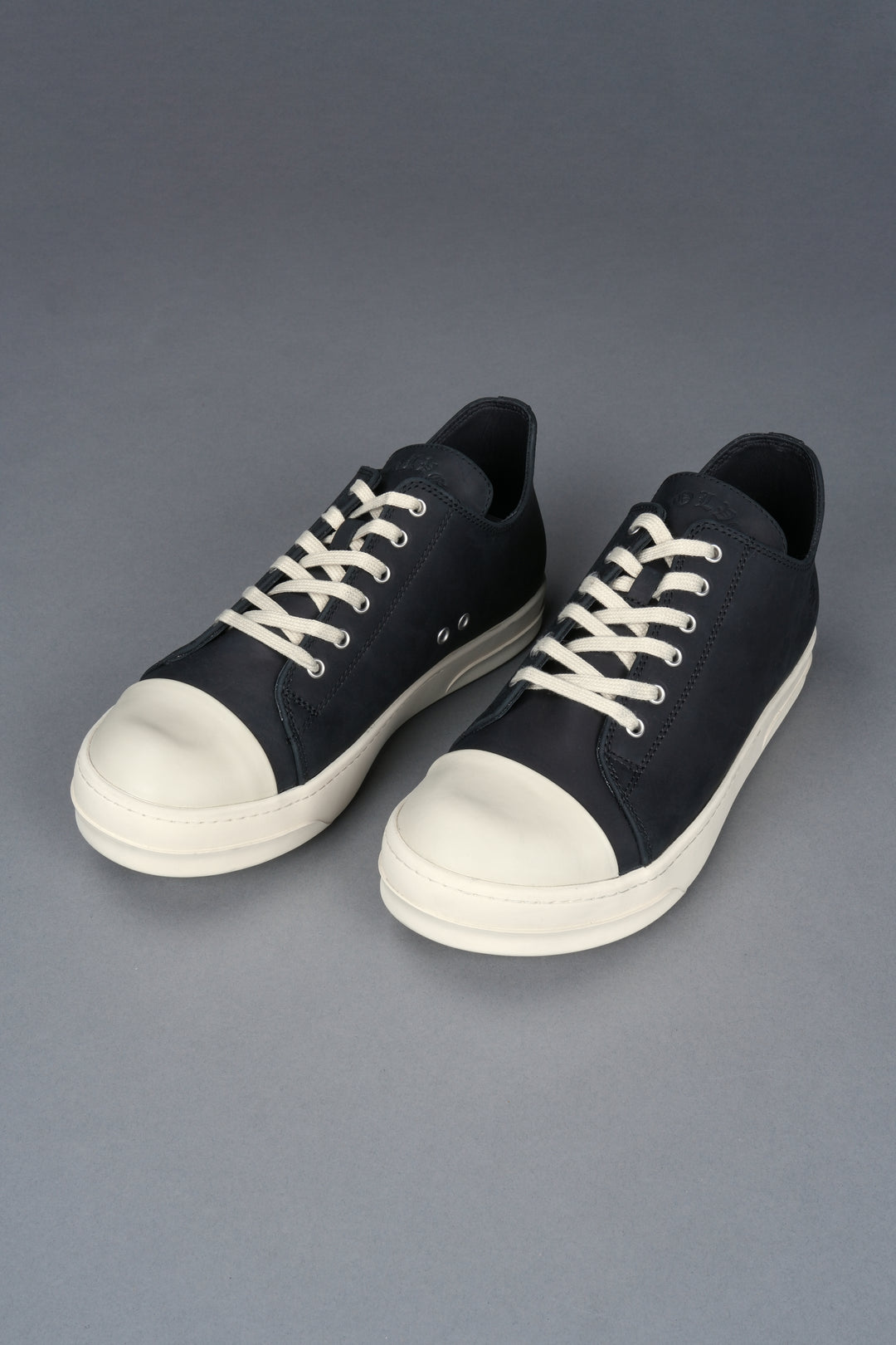 Venice Low Top Shoe in Black/Cream