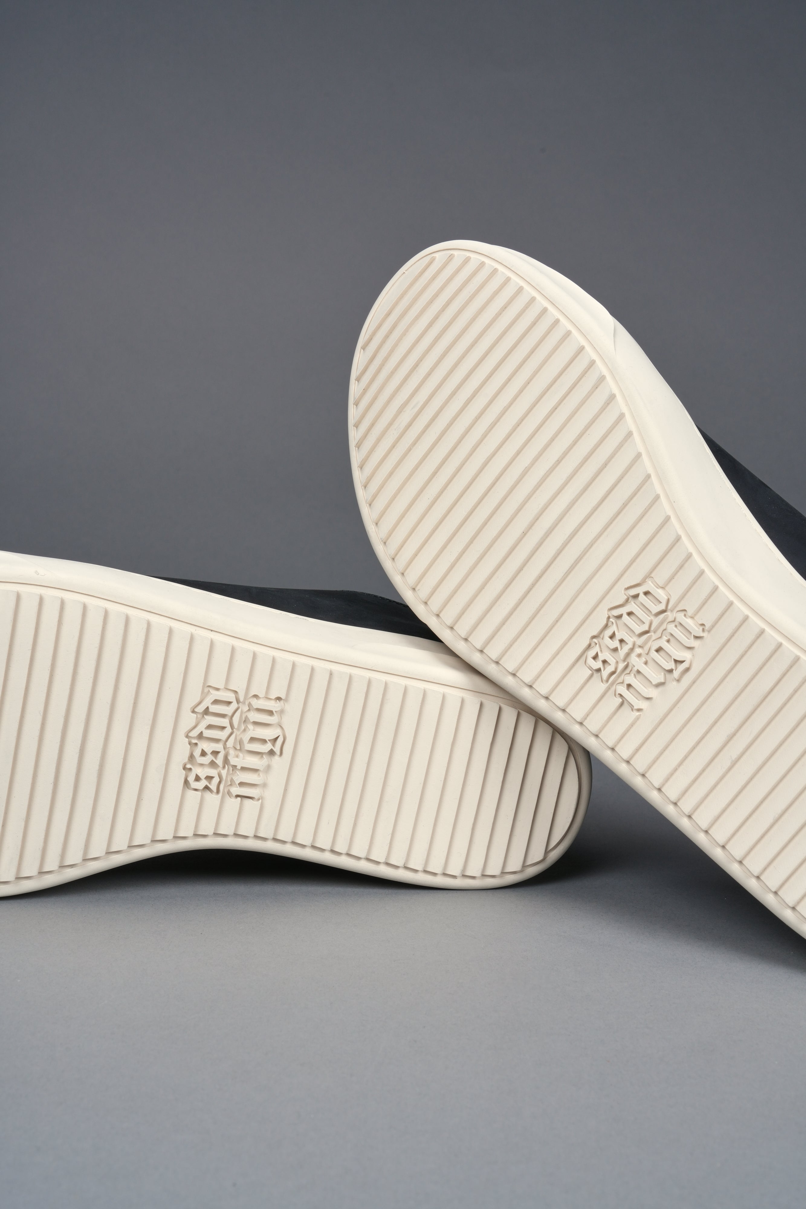 Venice Low Top Shoe in Black/Cream